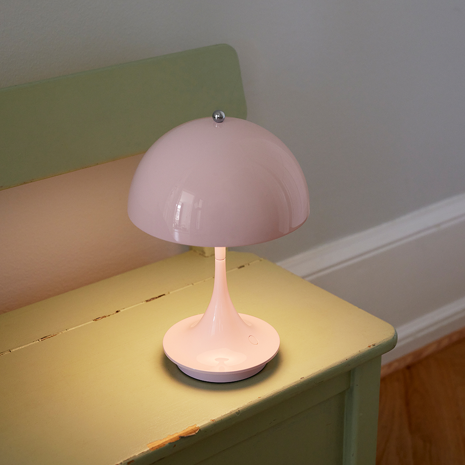 Louis Poulsen Panthella Mini LED-Tischlampe rosé