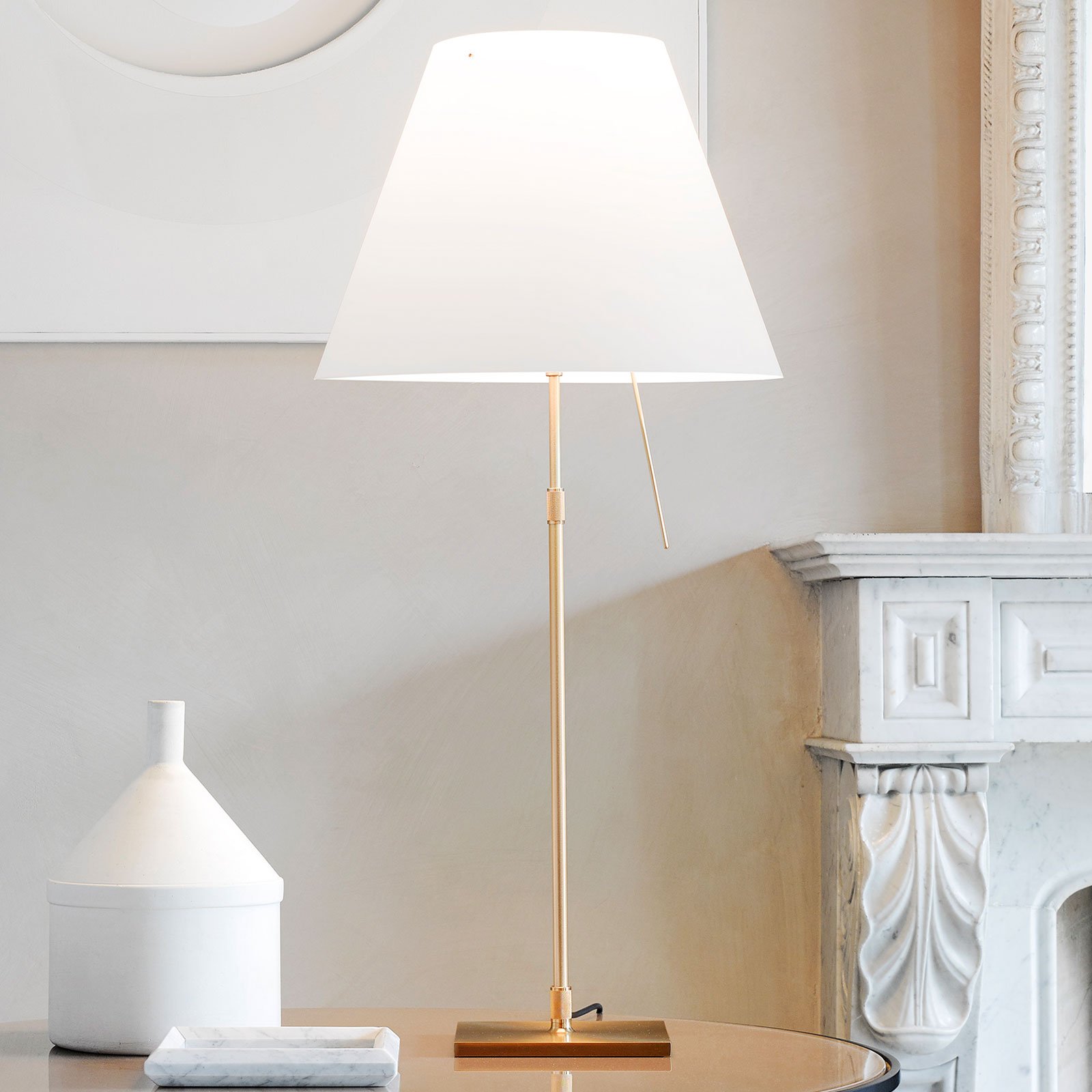 Luceplan Costanza lámpara de mesa D13 latón/blanco