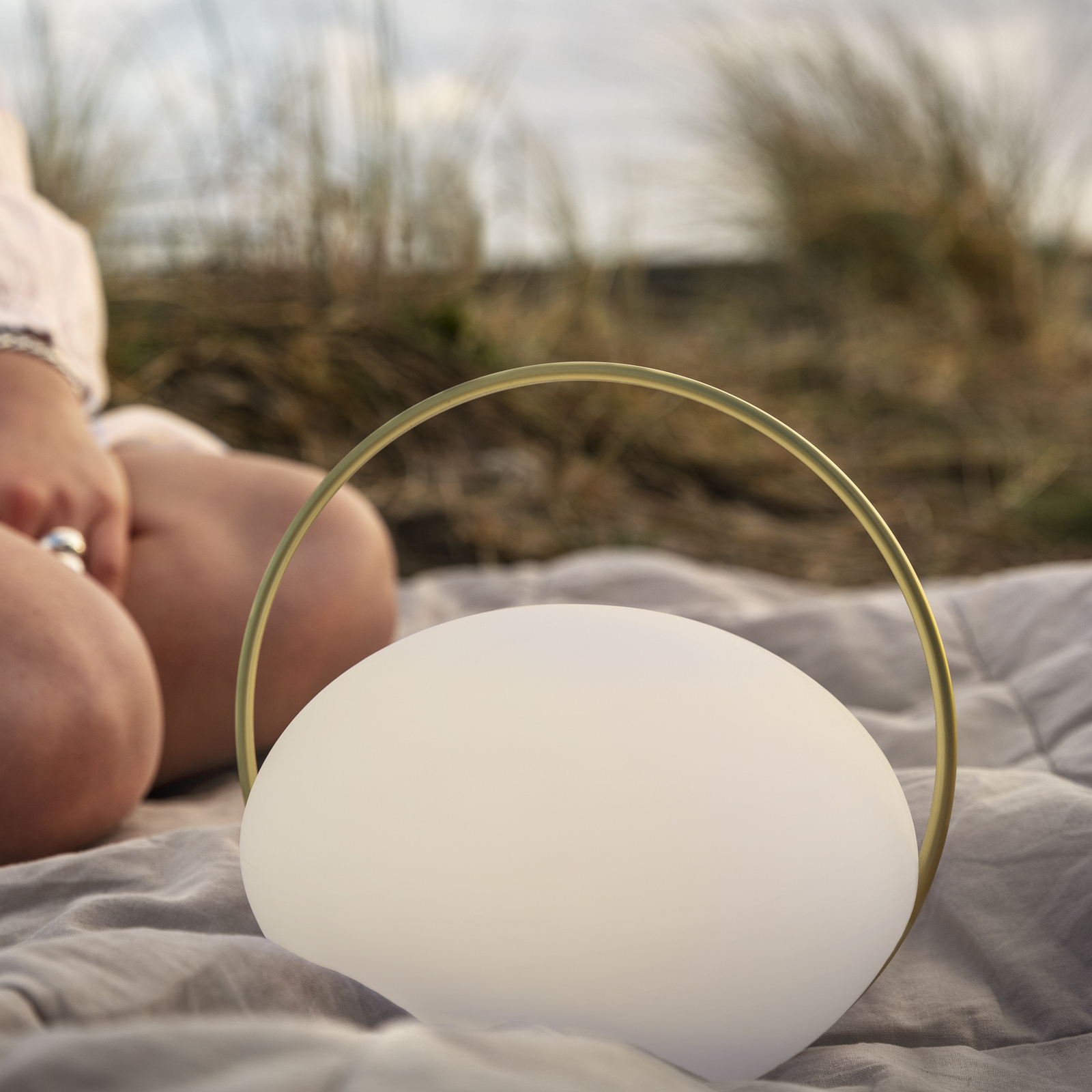 Orbit LED rechargeable table lamp, white/brass, IP44 CCT - UMAGE
