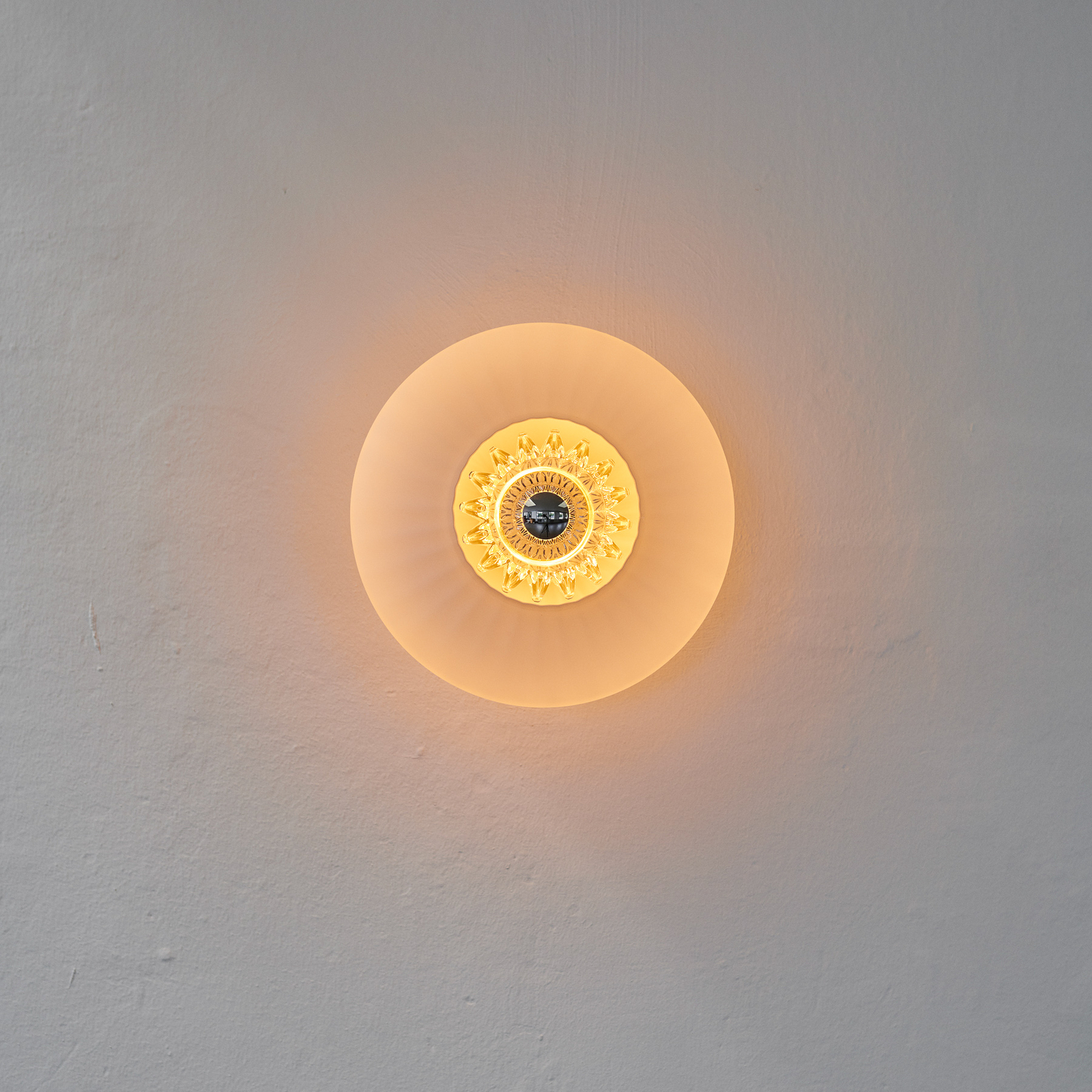 Wall light New Wave Optic XL, opal white, Eyeball, plug