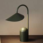 ferm LIVING Lampe de table LED à accu Arum, vert, intensité variable, IP44