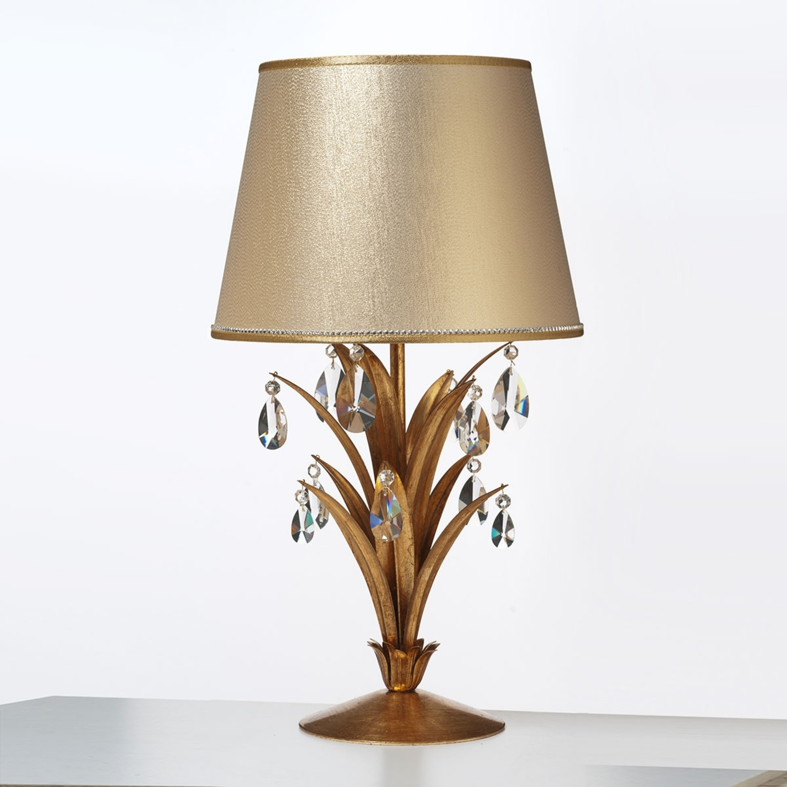 Bordlampe Mayleen med krystaller | Lampegiganten.no Garantert et blikkfang TABLE GUN bordlampe | Lampegiganten.no