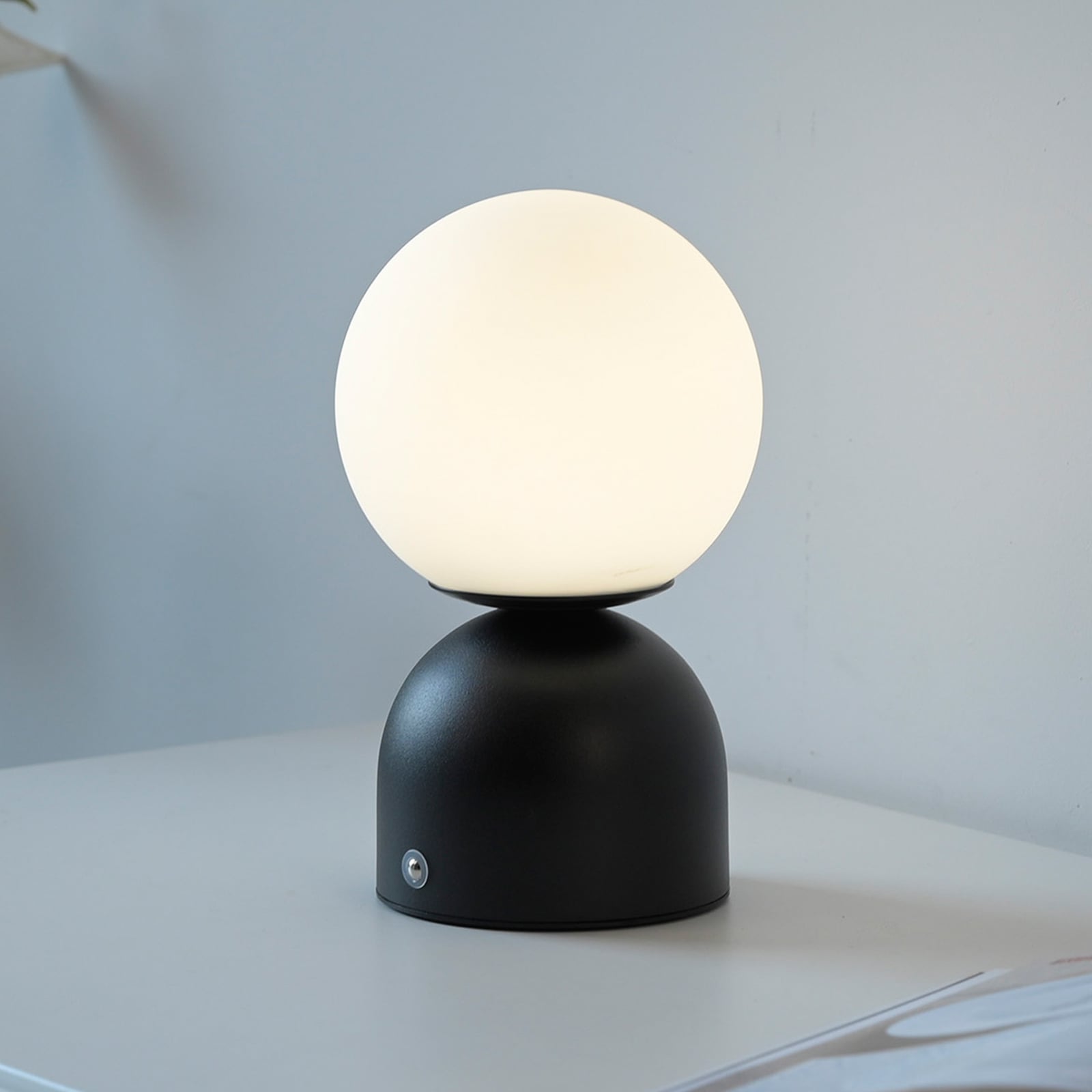 LED-akutoitel laualamp RUDI, must, kõrgus 20 cm, CCT, puutetundlik hämardus