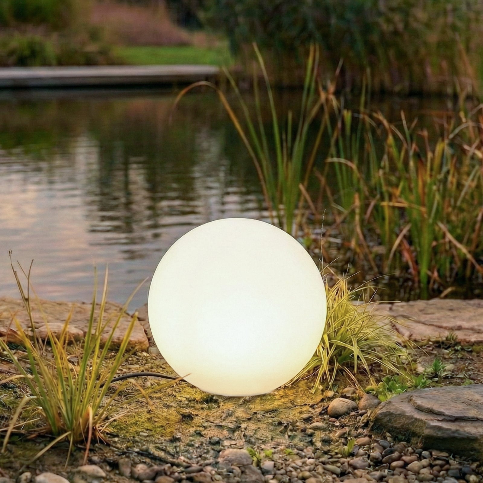 Valyra guľová lampa, IP54, Ø 40, zemný kolík - Lindby