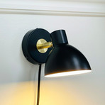 Dyberg Larsen Wandlampe Lilje, schwarz, Ø 16 cm, Metall