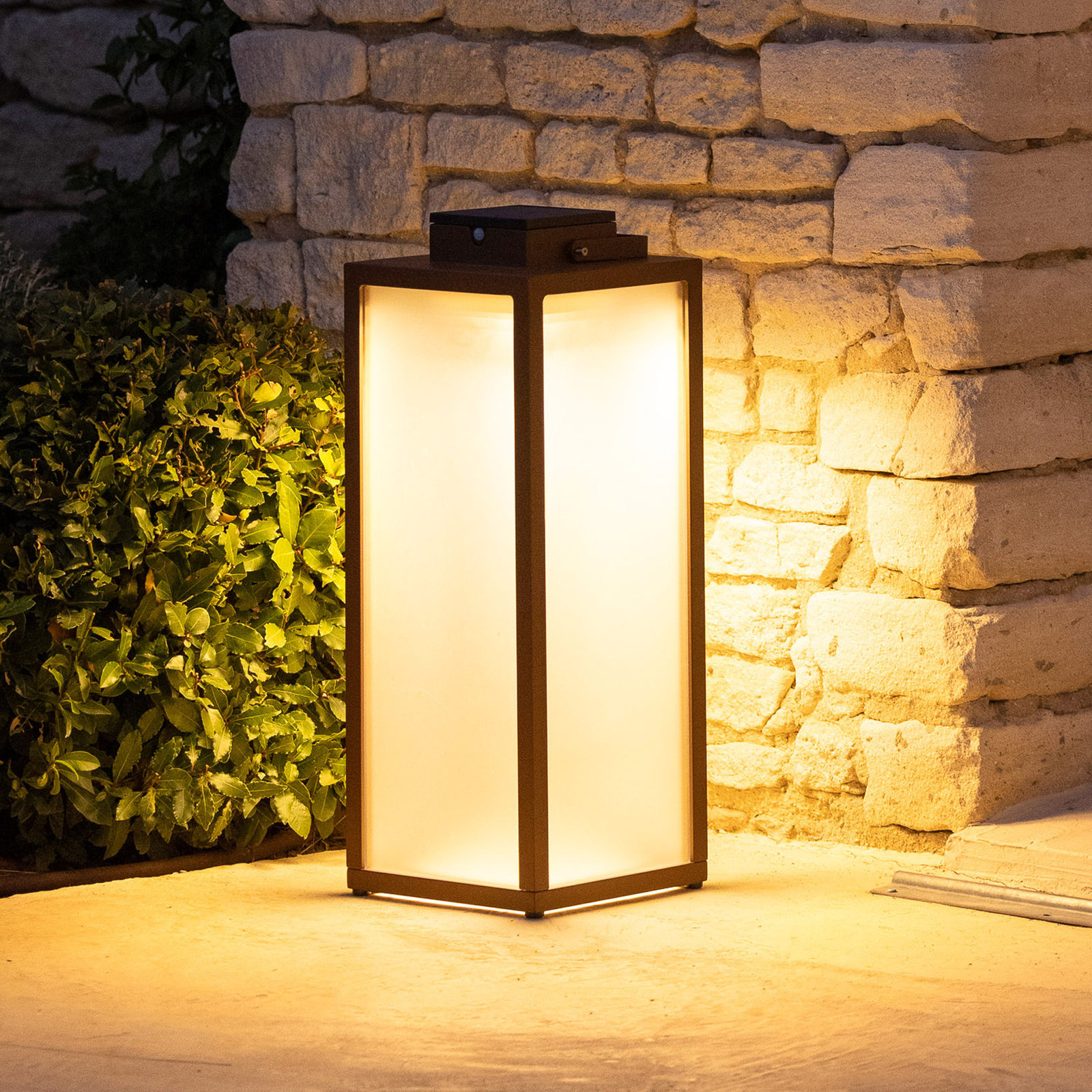 Solárna LED lucerna Tradition, corten, výška 65 cm
