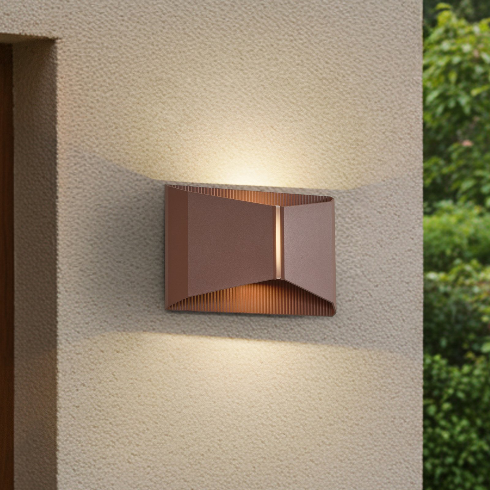 Lindby LED-Außenwandleuchte Anlira, braun, Up & down, IP65