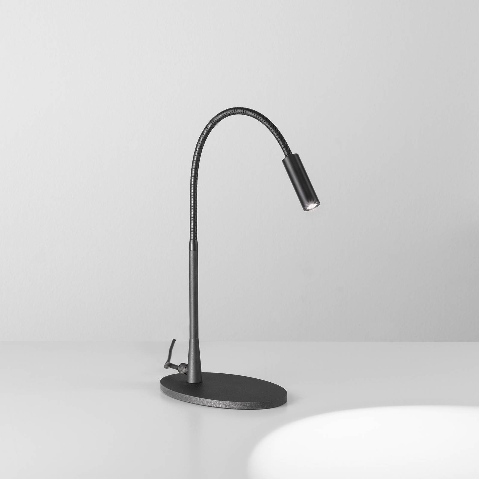 Levně Egger Zooom LED stolní lampa s ramenem, černá