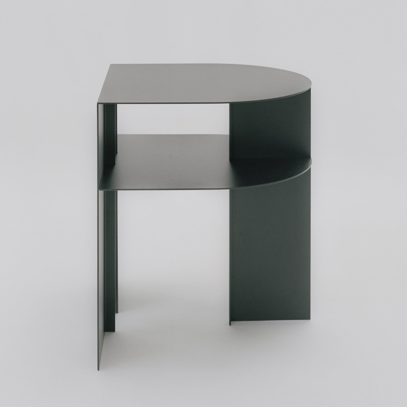 Tavolino Rand, nero, altezza 48 cm, acciaio - New Works Tavolino Rand, nero, altezza 48 cm, acciaio - New Works