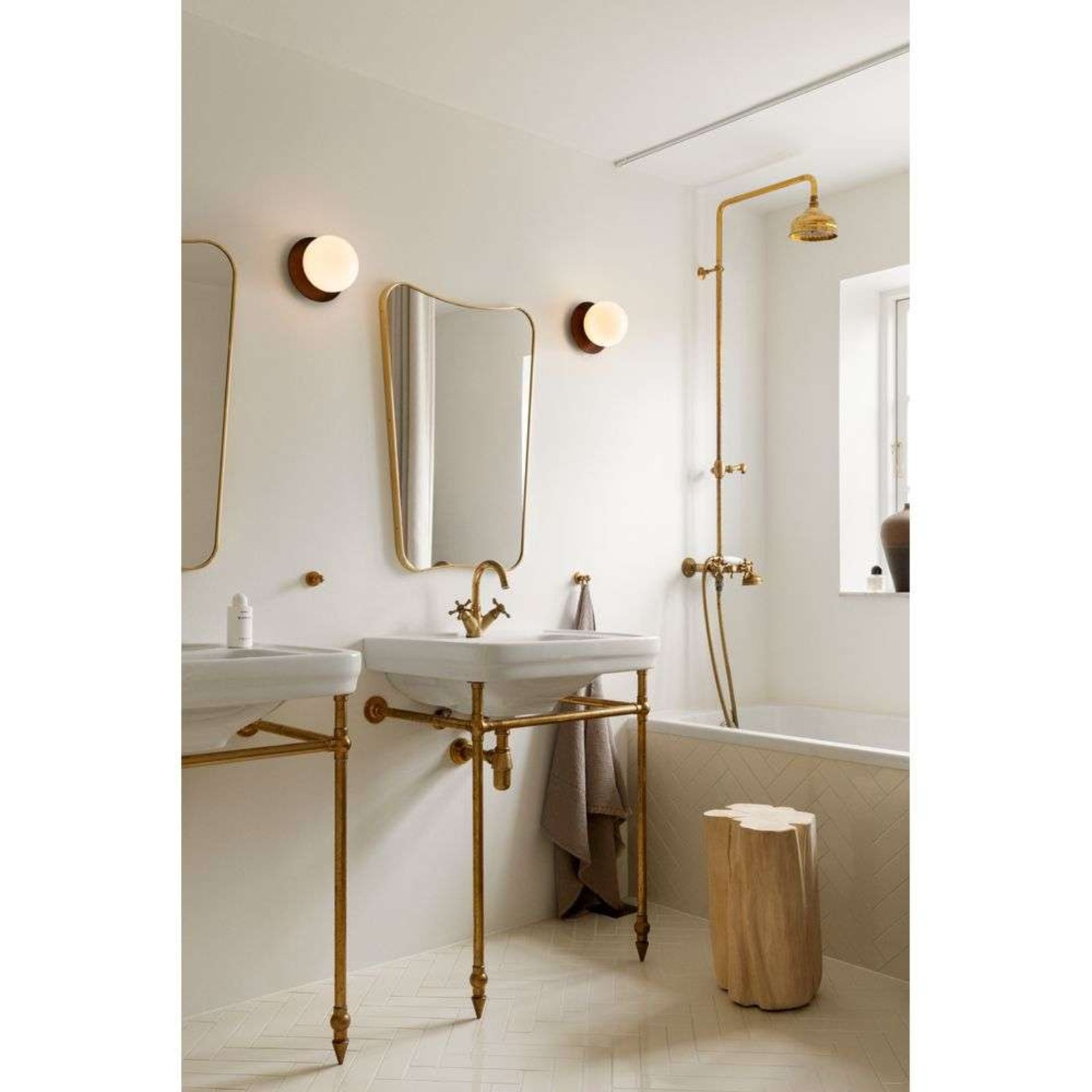 Candeeiro de parede Nuura Liila 1, IP44, Ø 16 cm, bronze/ópico