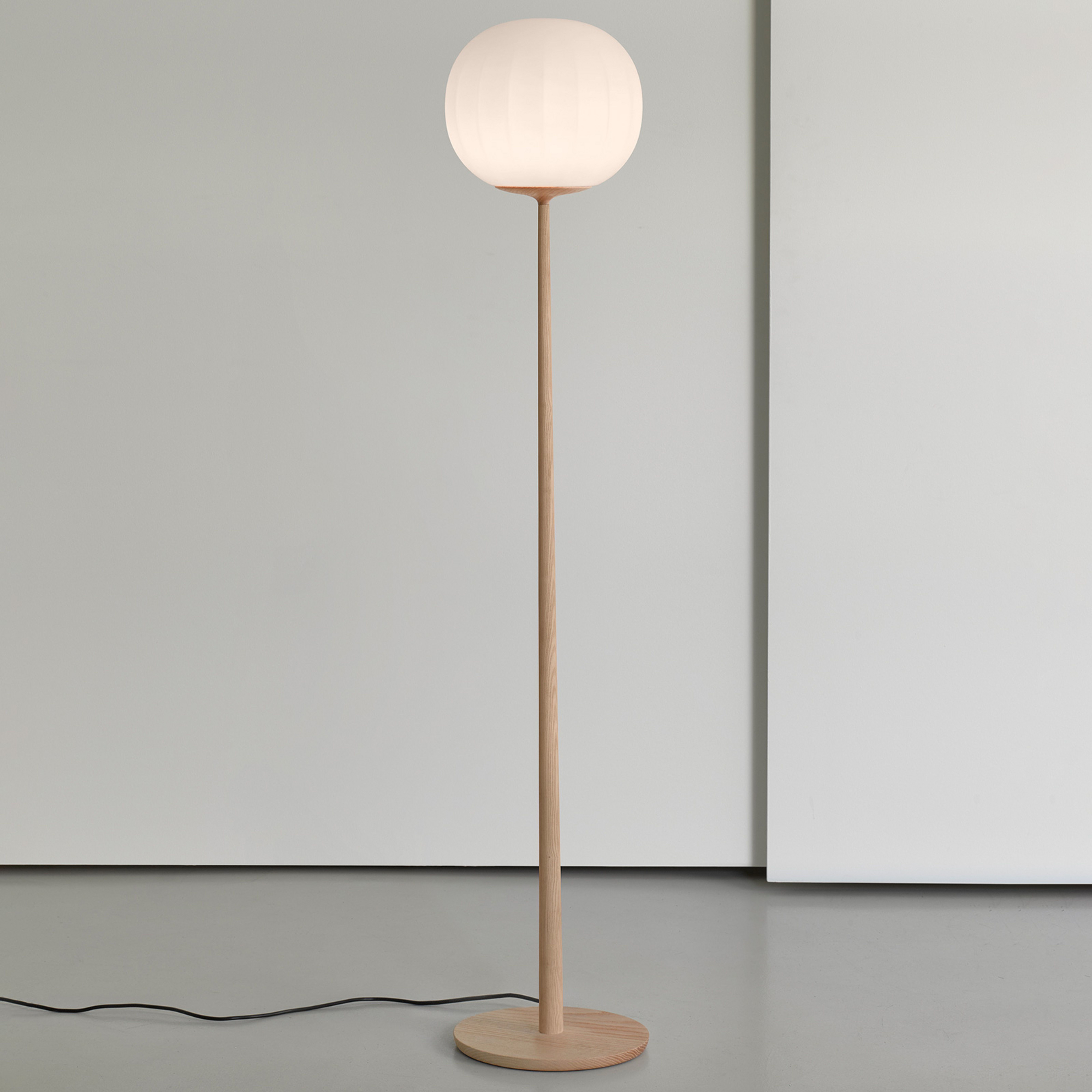 Luceplan Lita Stehleuchte Glasschirm, esche