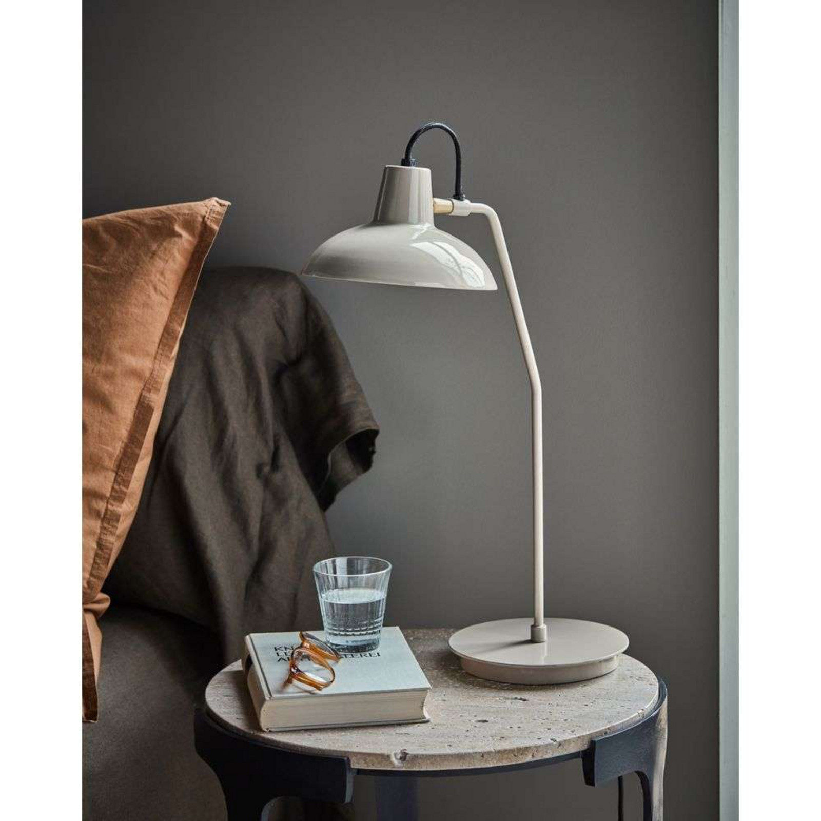 Alternativ bild 1 för House Doctor - Desk Bordslampa Grå