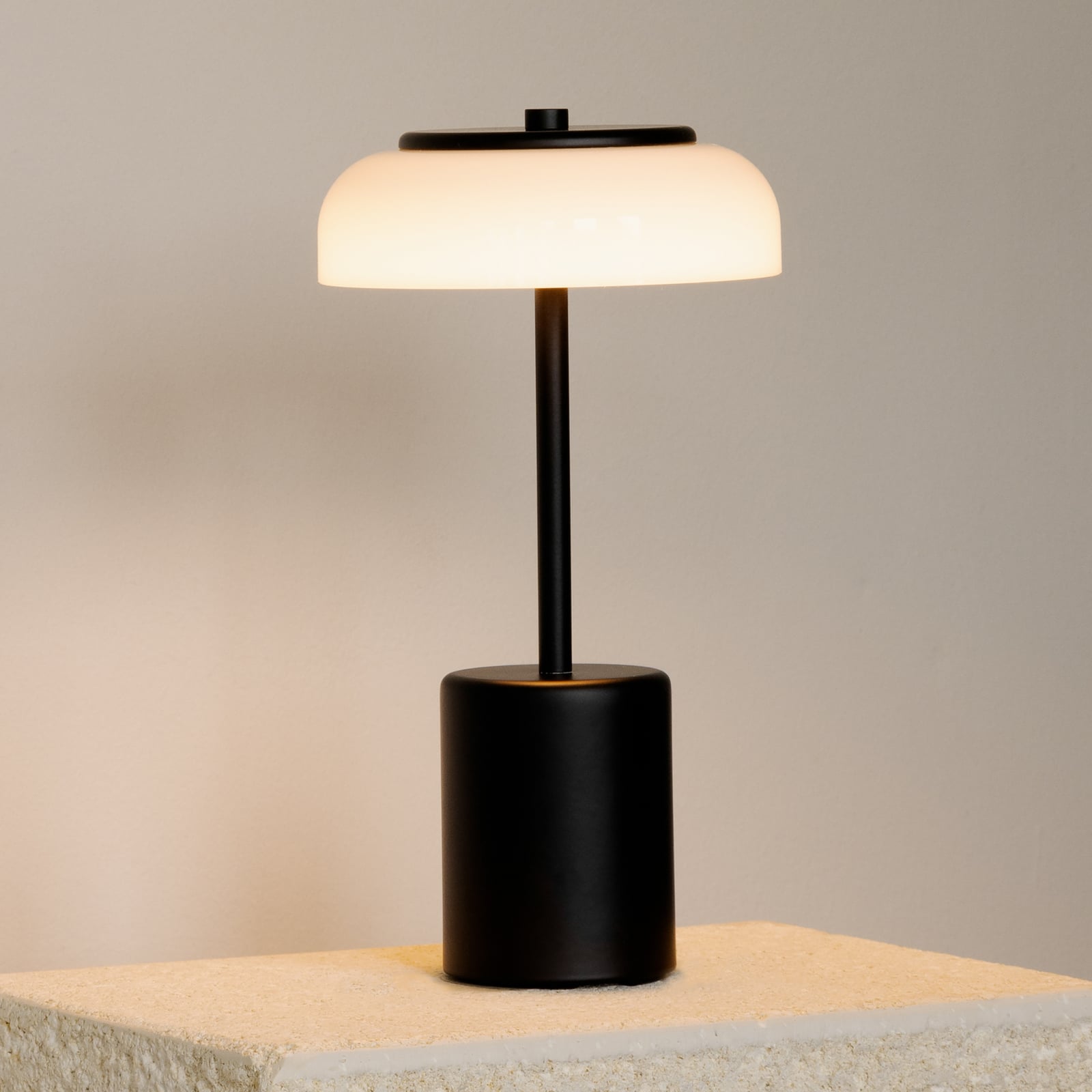 Blossi bærbar bordlampe Mini Black/Opal - Nuura