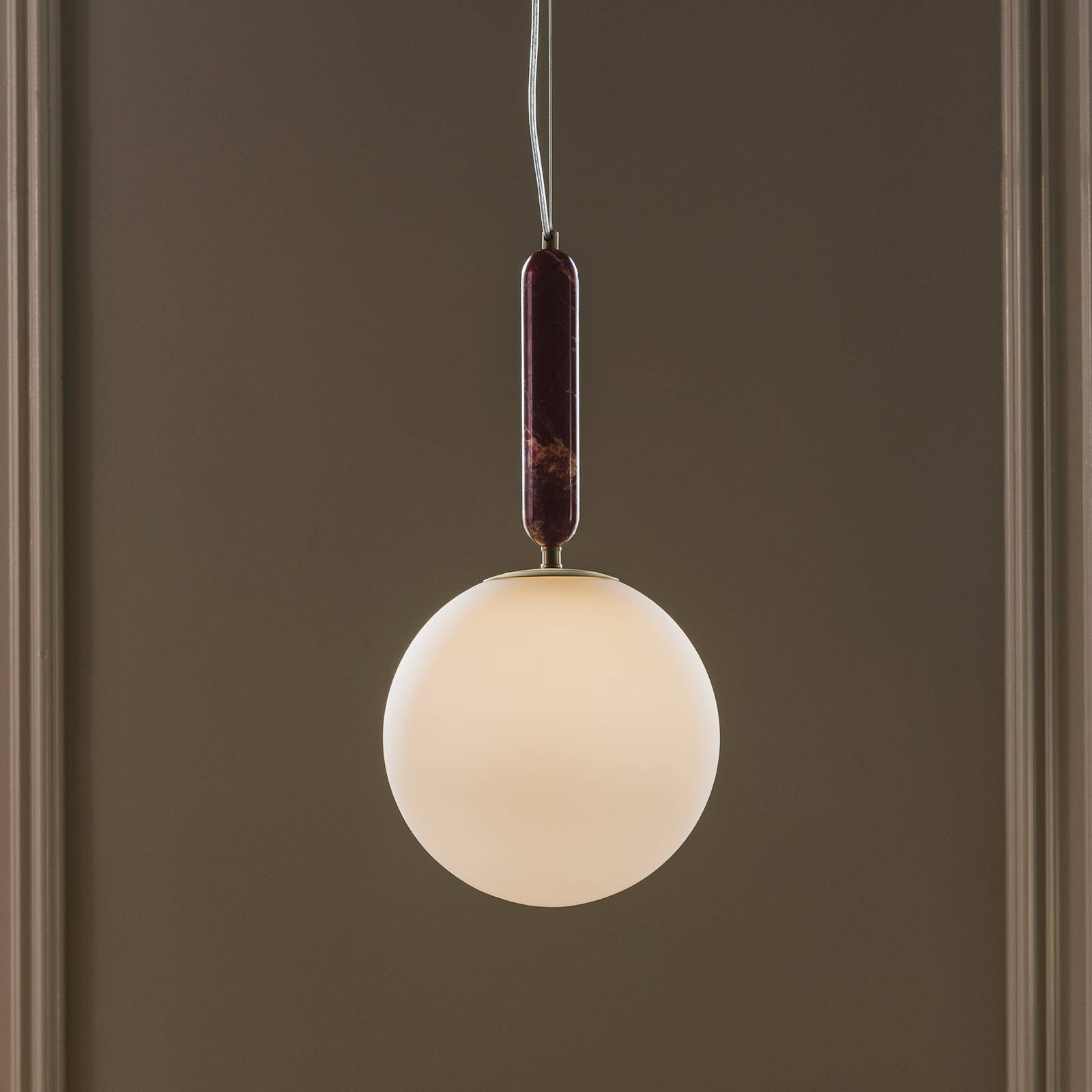 Lampa wisząca Globen Lighting Torrano, czerwona, Ø 30 cm, marmur