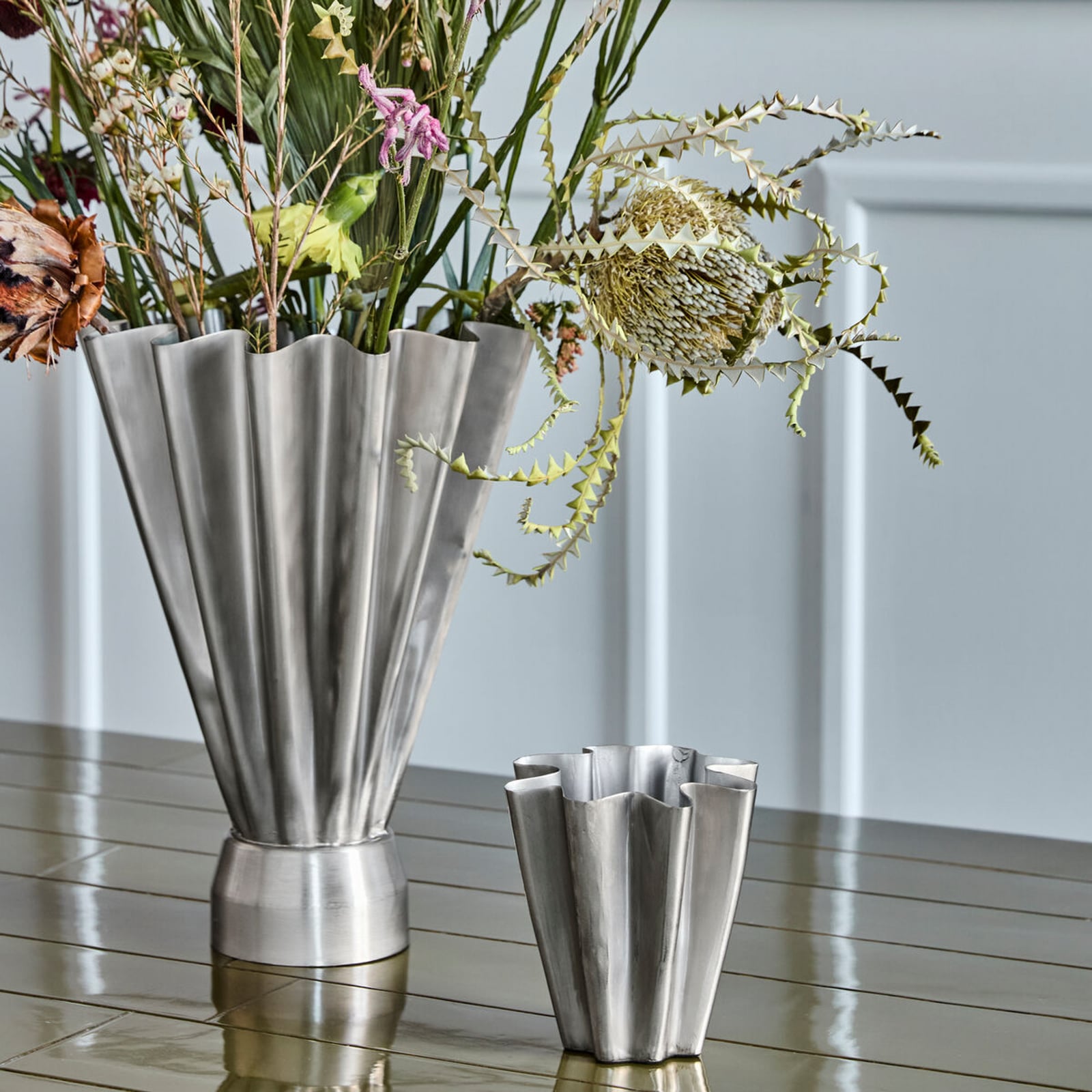 Vaso HDFlood, argento spazzolato, 13 cm, metallo - House Doctor