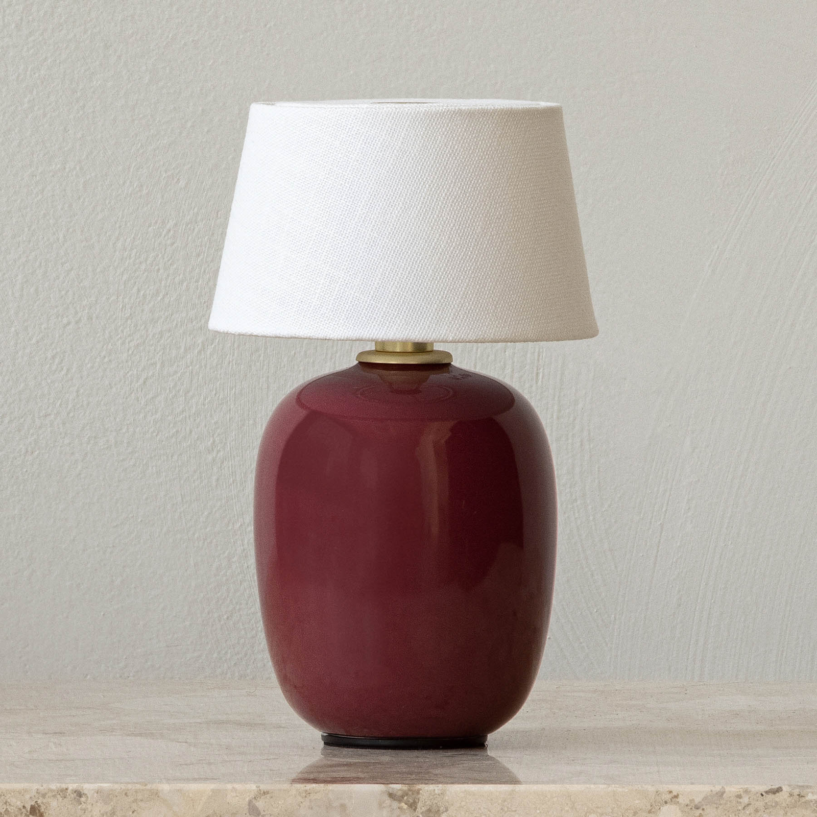 Audo Torso battery table lamp, ruby red
