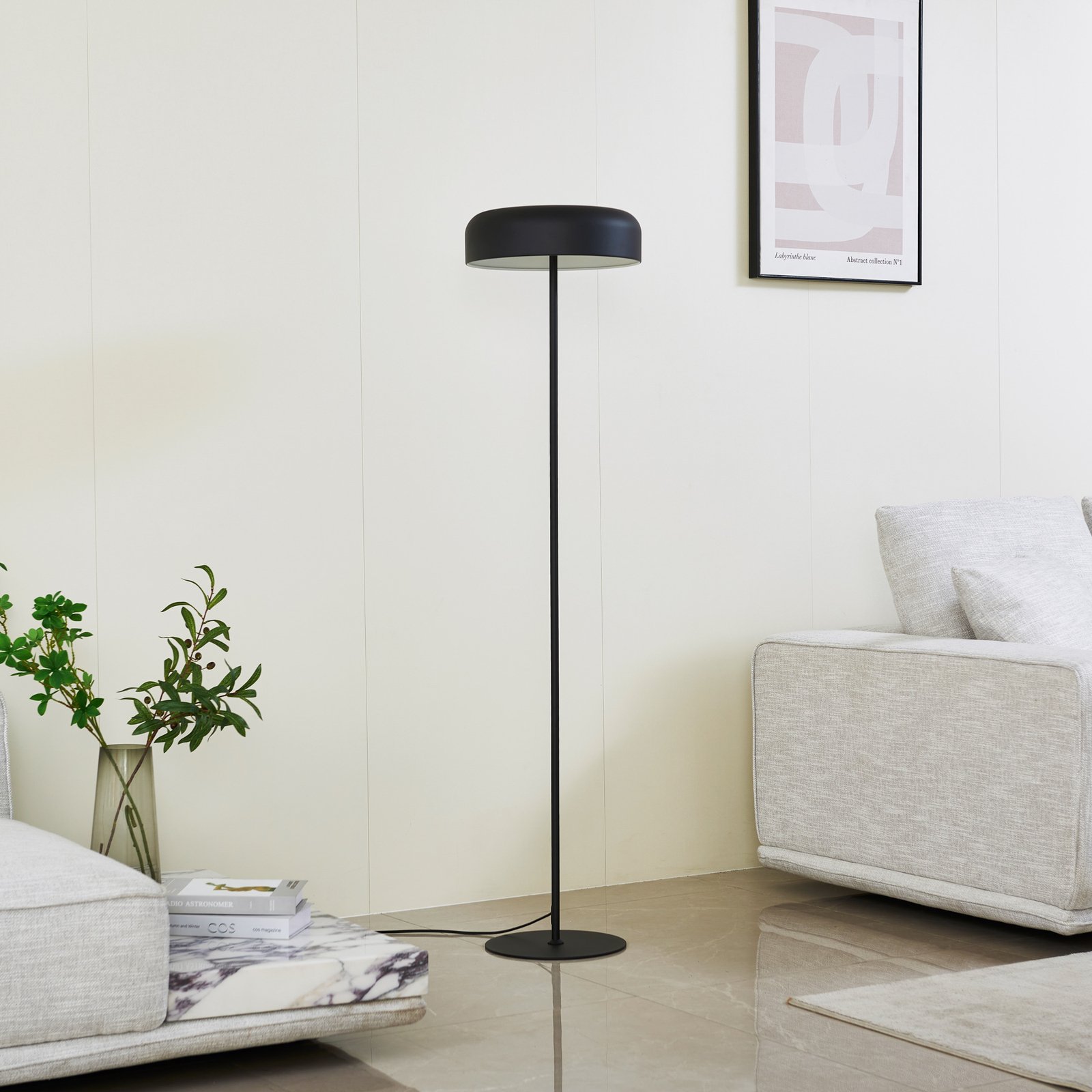 Lindby lampe sur pied Edion, noir sable, métal