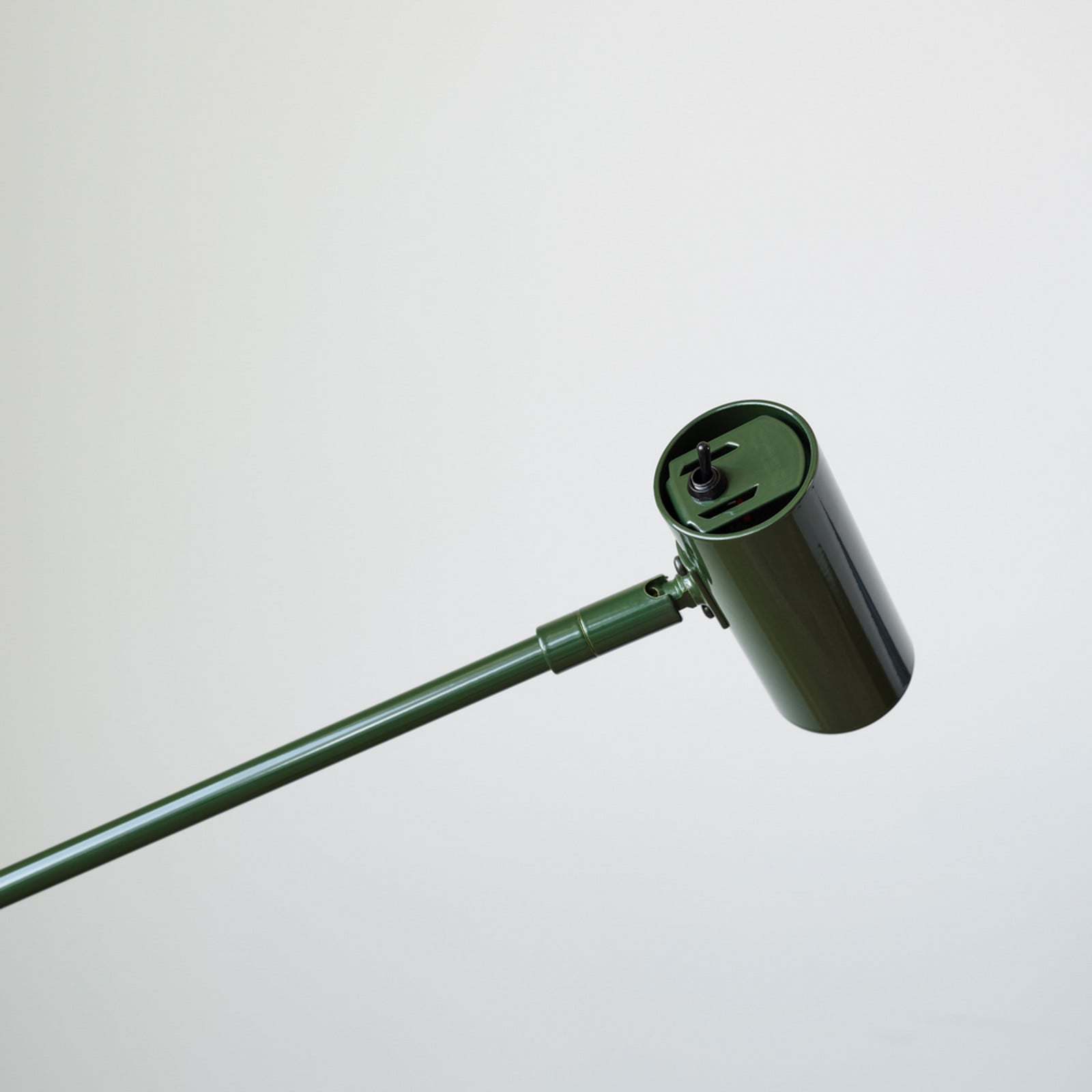 Cato gulvlampe skovgrøn/sort højde 134 cm dæmpbar Belid - Stue - Design - Metal - Cylinder