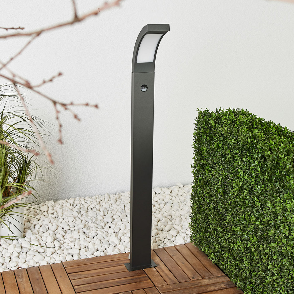 Lucande Juvia LED Trädgårdslampa H100 w/Sensor, svart från Lucande