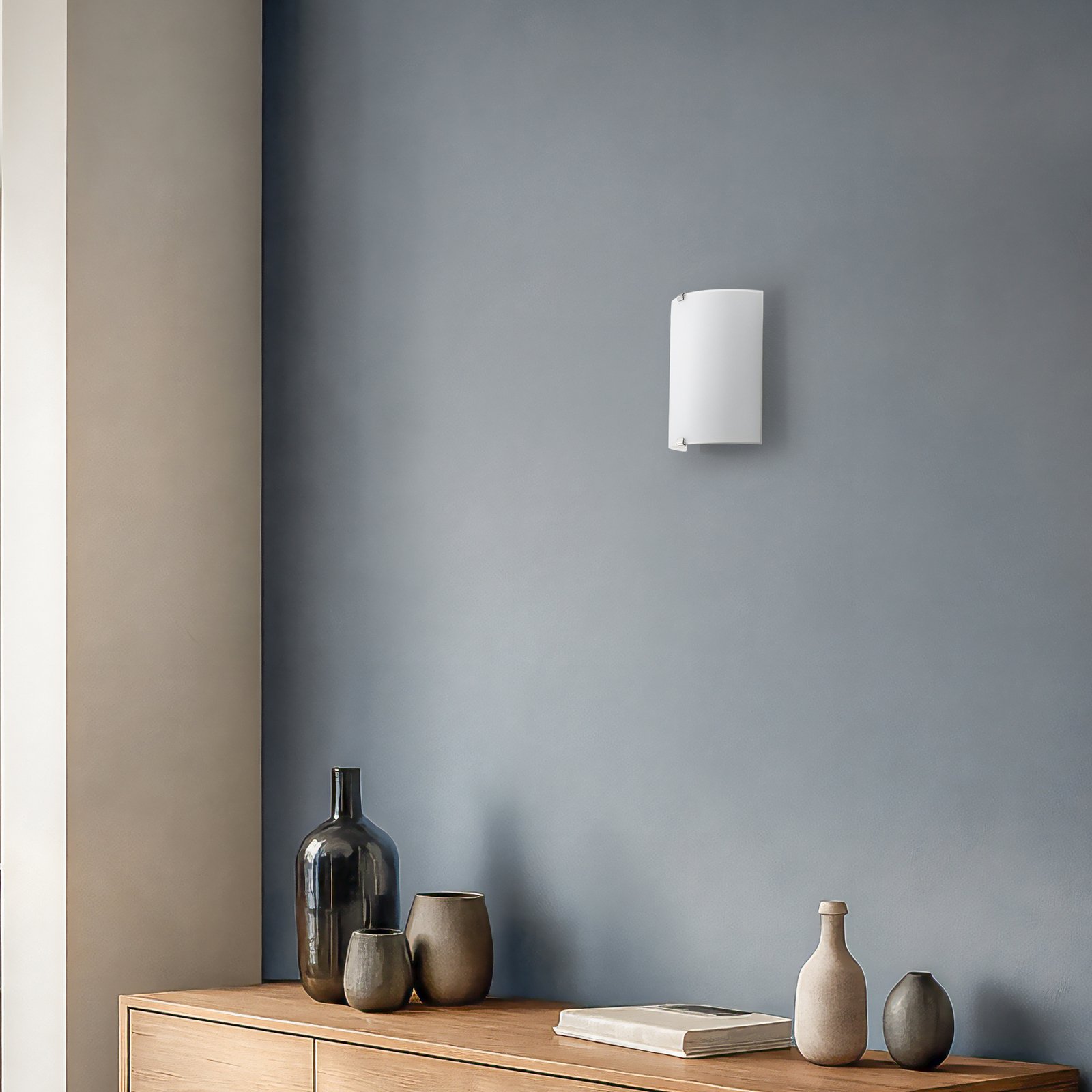 Lindby vegglampe Phil, hvit, glass, høyde 21 cm