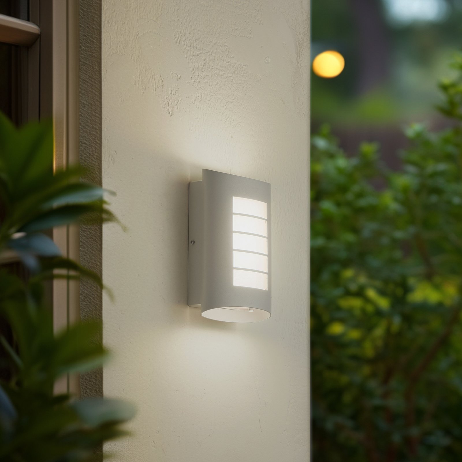 Lindby LED outdoor wall light Ismael, white, aluminium, height 26.8 cm