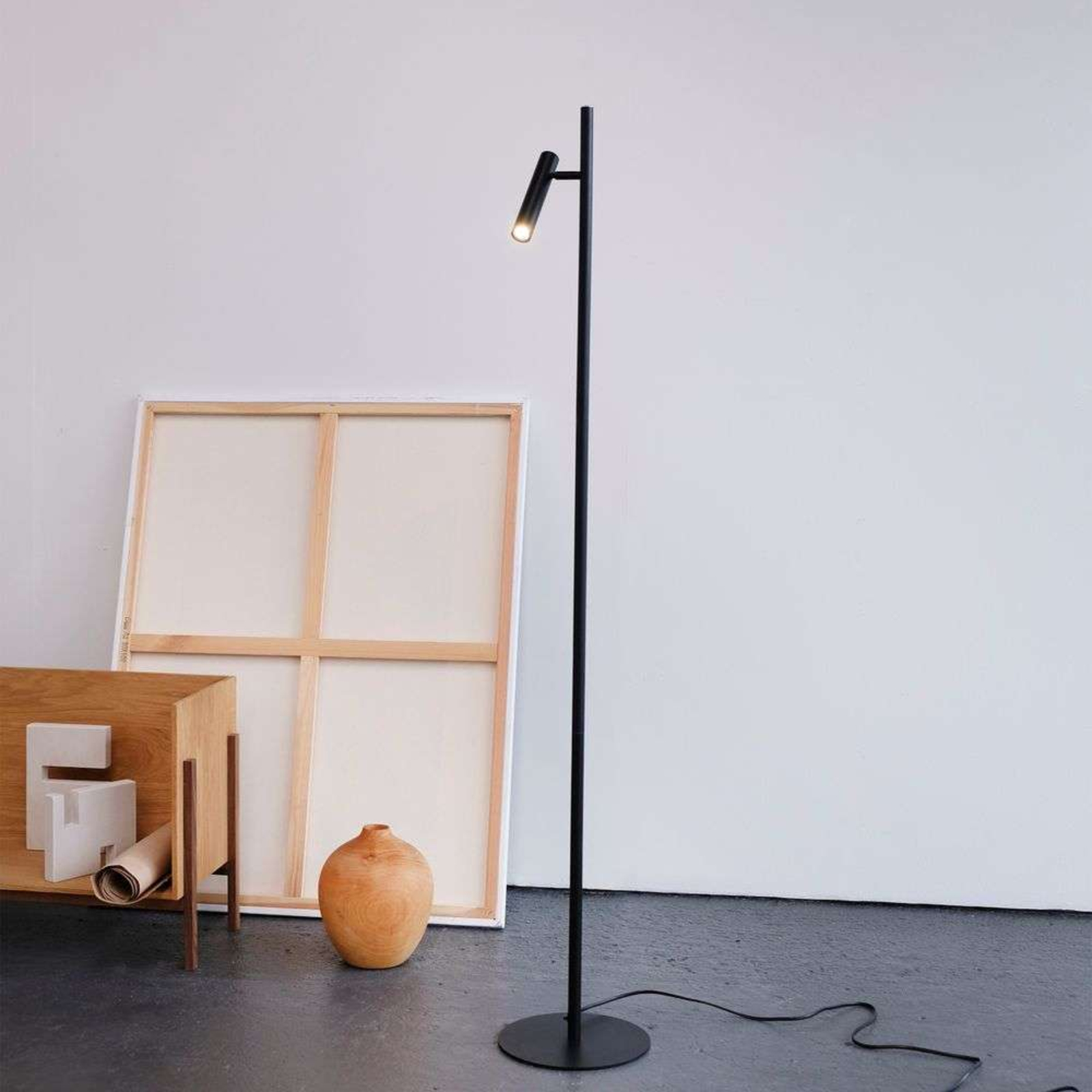 Carlo 1 Lampadar Matt Black - DybergLarsen