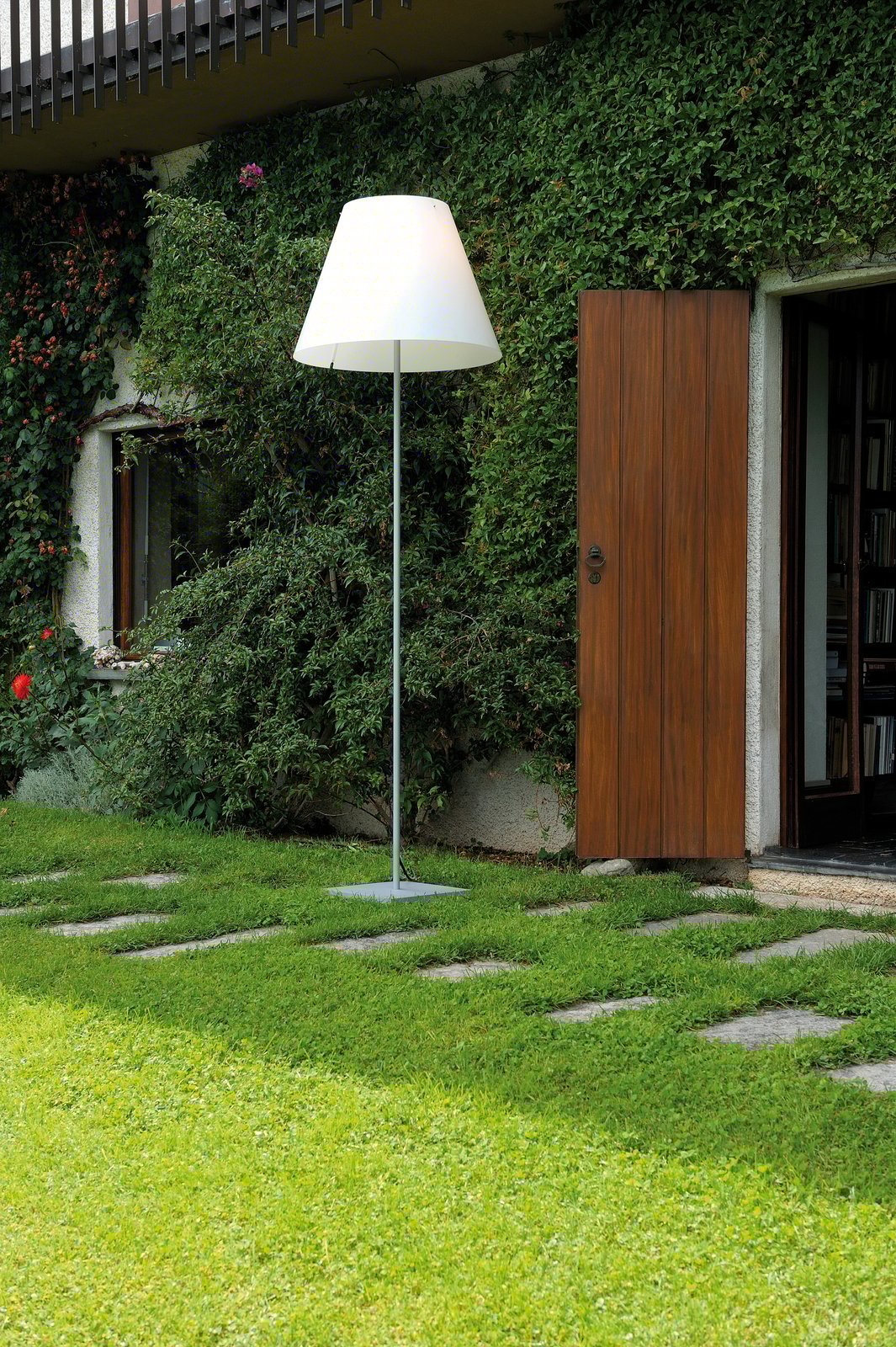 Grande Costanza Outdoor Lamp Standard Base Aluminium with Off-White - Luceplan