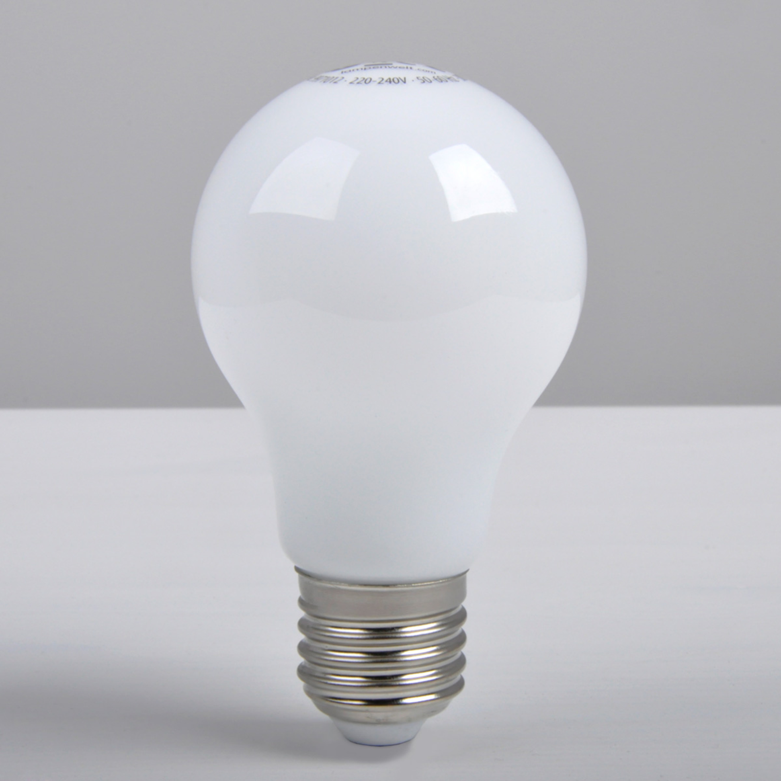 E27 5,5 W 827 lampadina LED satinato