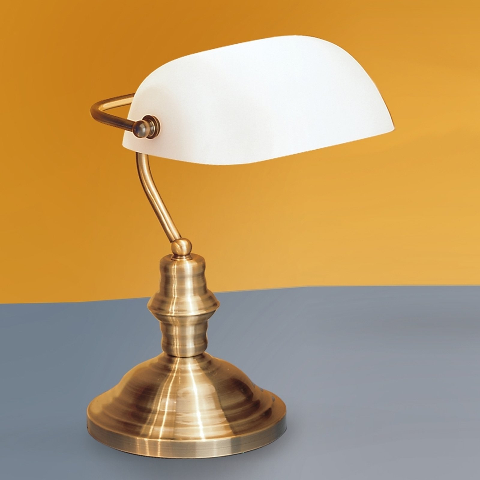 Lampa stołowa Onella w stylu bankierskim opalowa