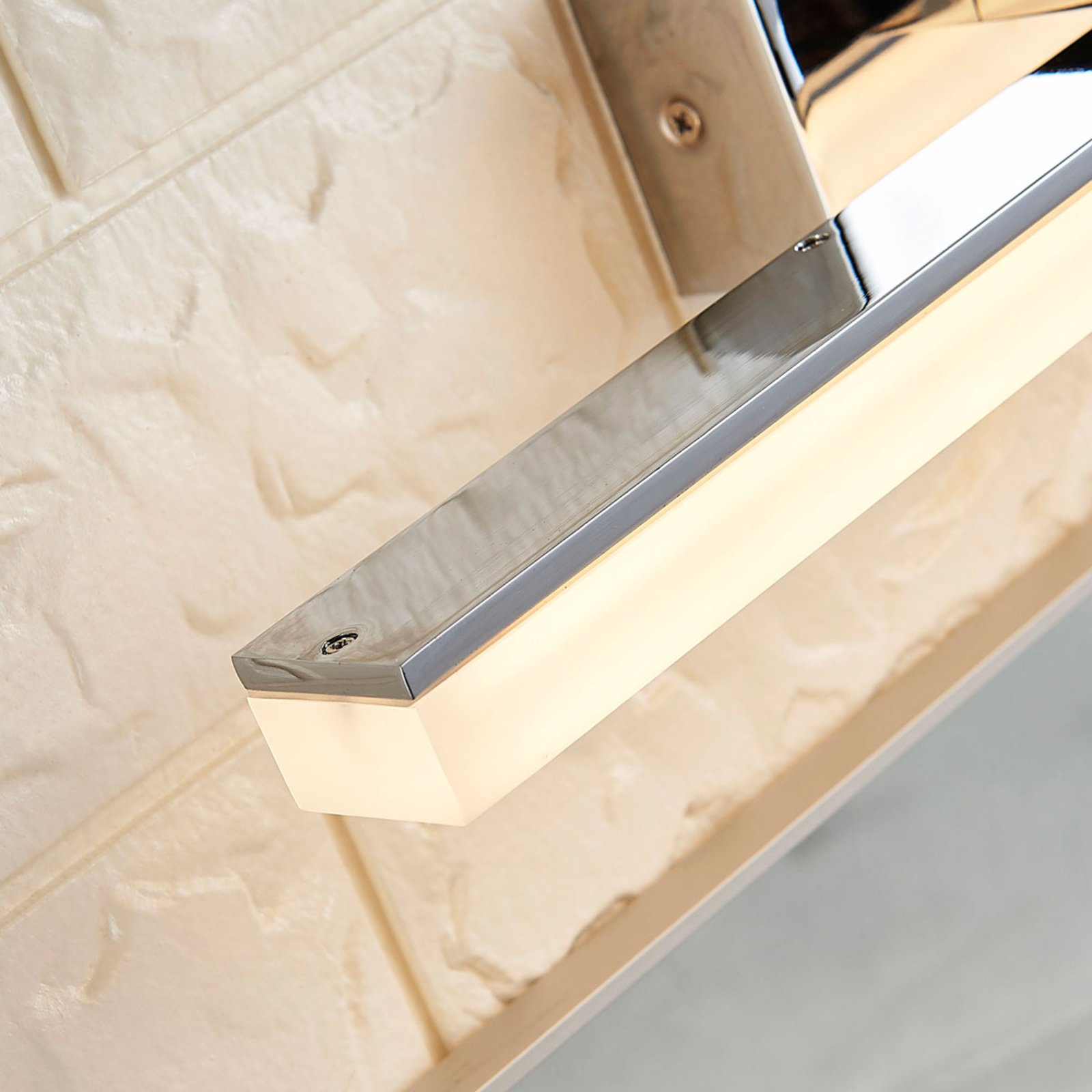 Julie 46 Aplique de Pared IP44 White/Chrome - Lucande