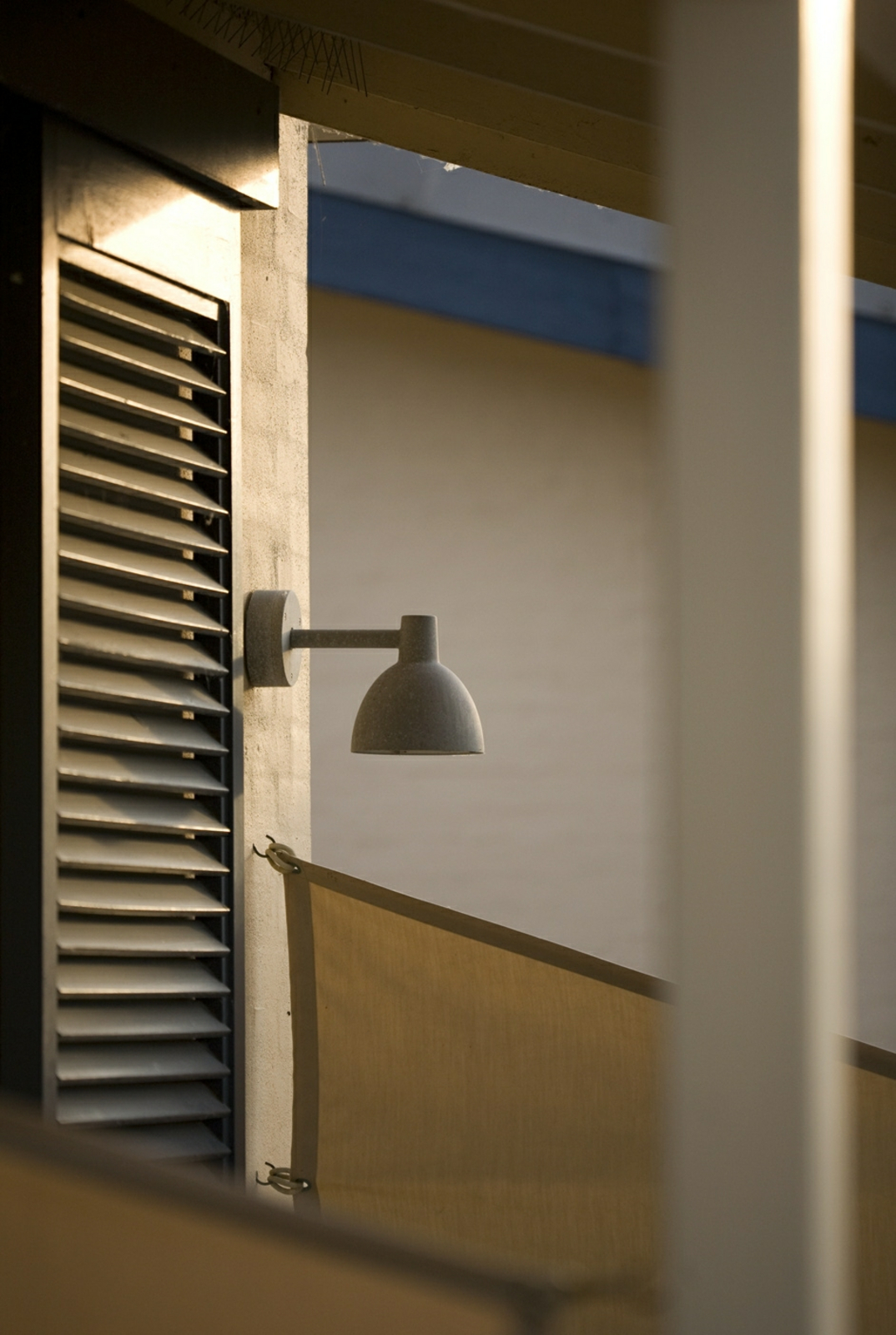 Toldbod 155 Outdoor Wall Lamp Grey - Louis Poulsen