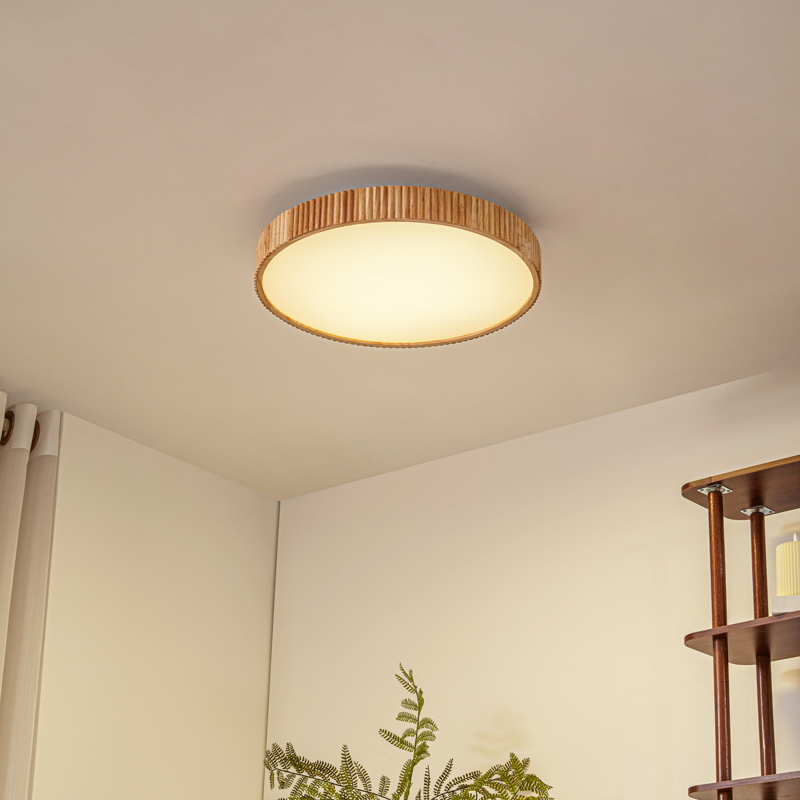 Lindby LED-Deckenleuchte Velua, weiß/holz hell, CCT, Ø 50 cm