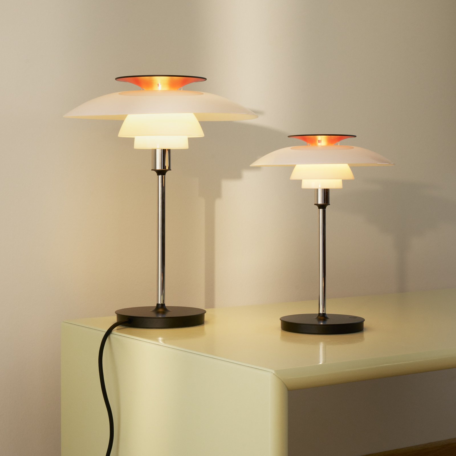 Lampe de table LED rechargeable Louis Poulsen PH 80, blanc/rouge/chrome IP44