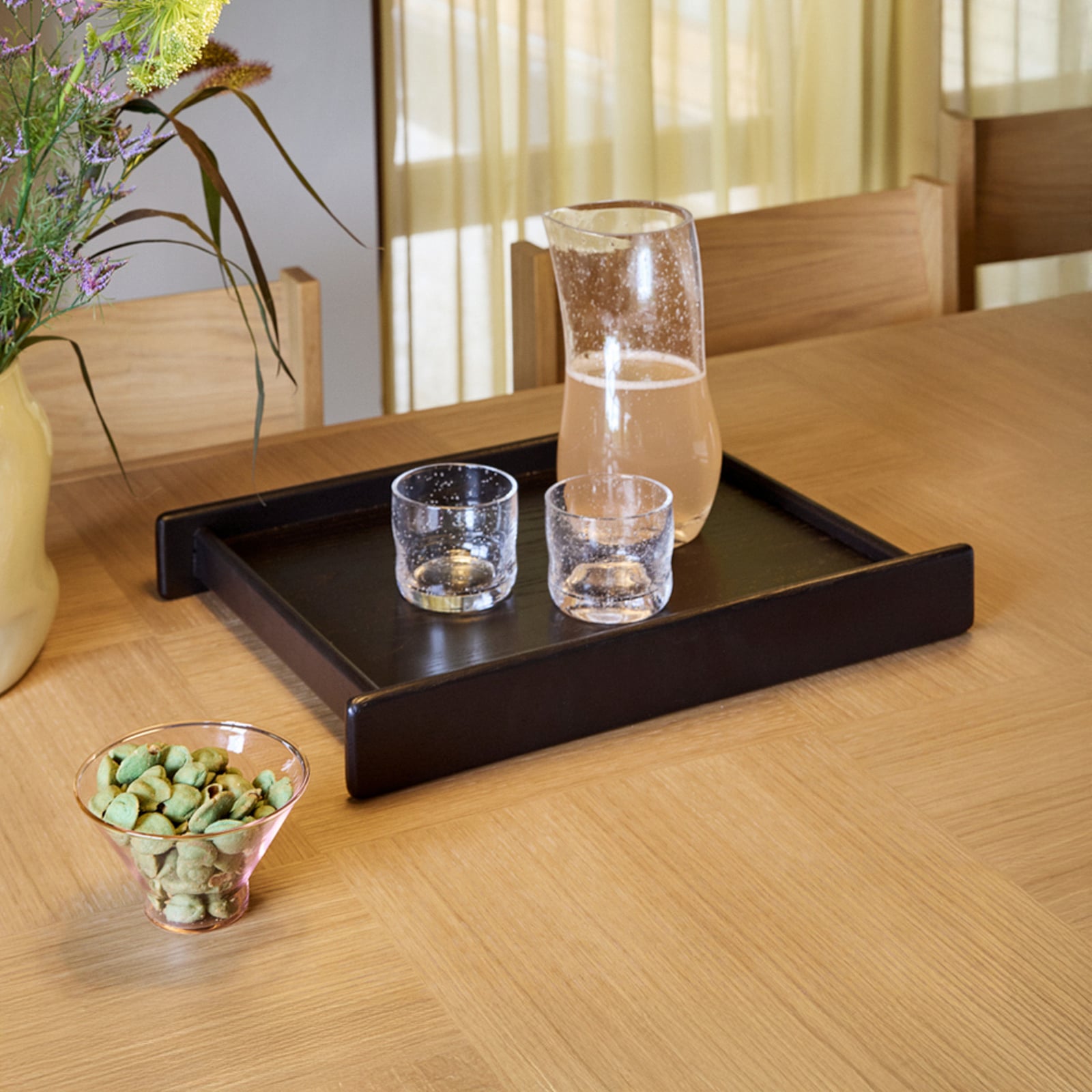 Vassoio Less nero, lunghezza 42 cm - Hübsch