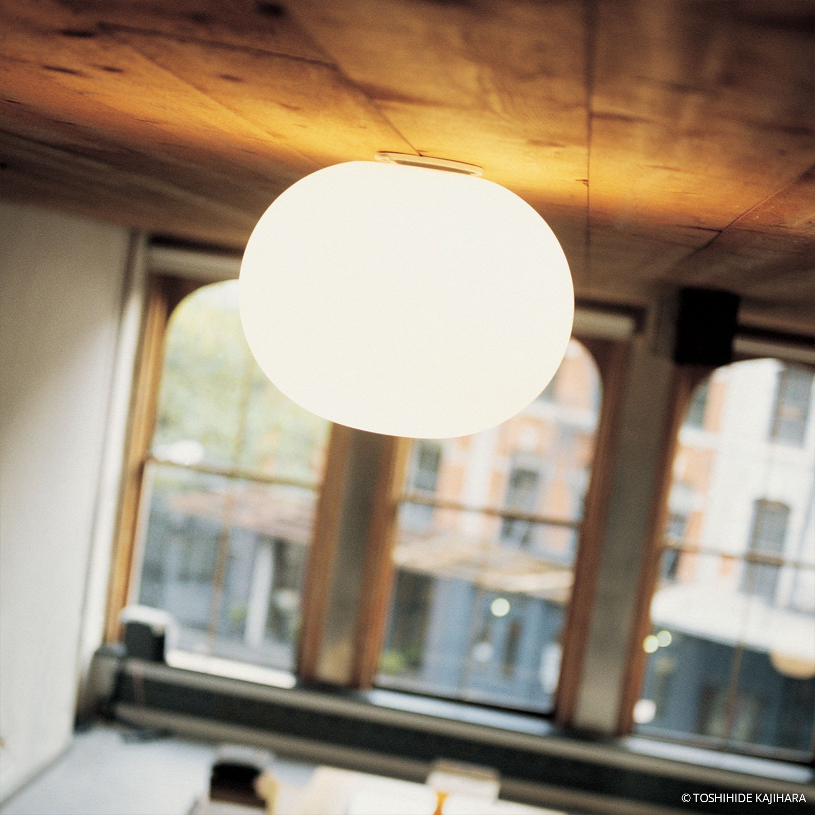 FLOS Glo-Ball - plafonieră sferică 45 cm - Camera de zi / sufragerie - design - alb opal - Sticlă