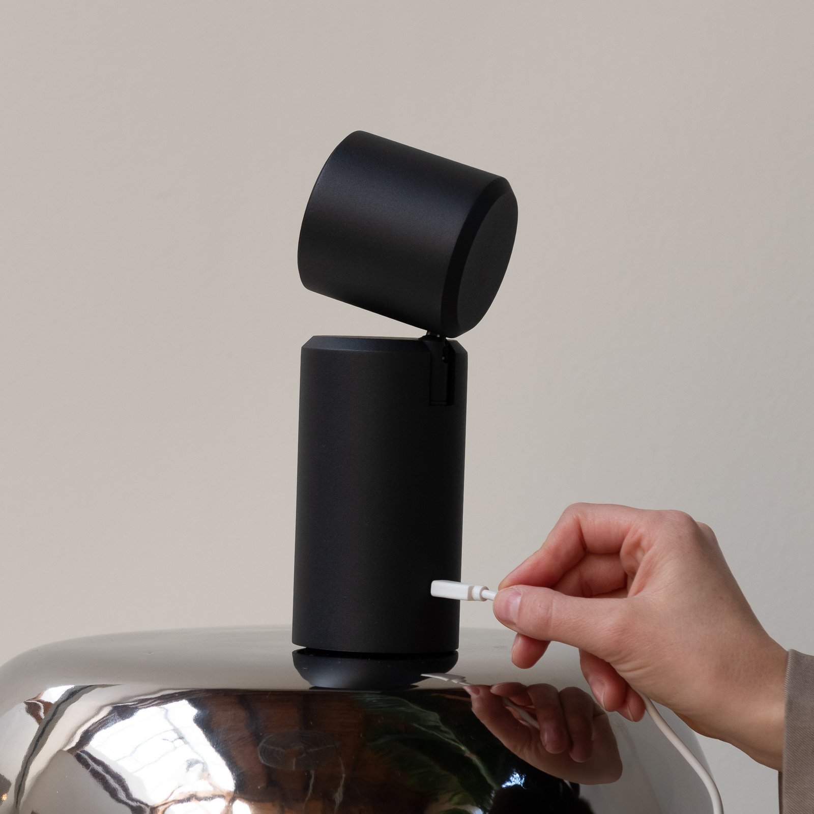 IT'S ABOUT ROMI LED-Akkutischlampe Milan, schwarz, 19 cm