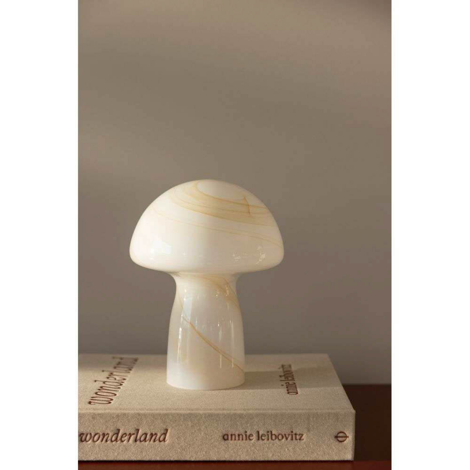 Fungo 16 Stolová Lampa Beige - Globen Lighting