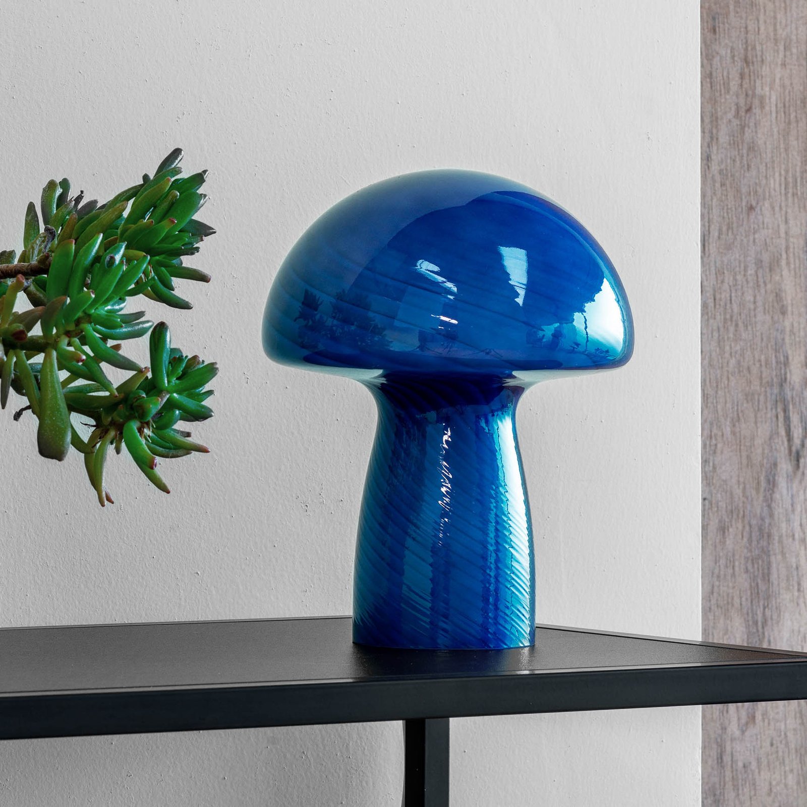 Lampada da tavolo Dyberg Larsen Mushroom, blu, altezza 23 cm, vetro