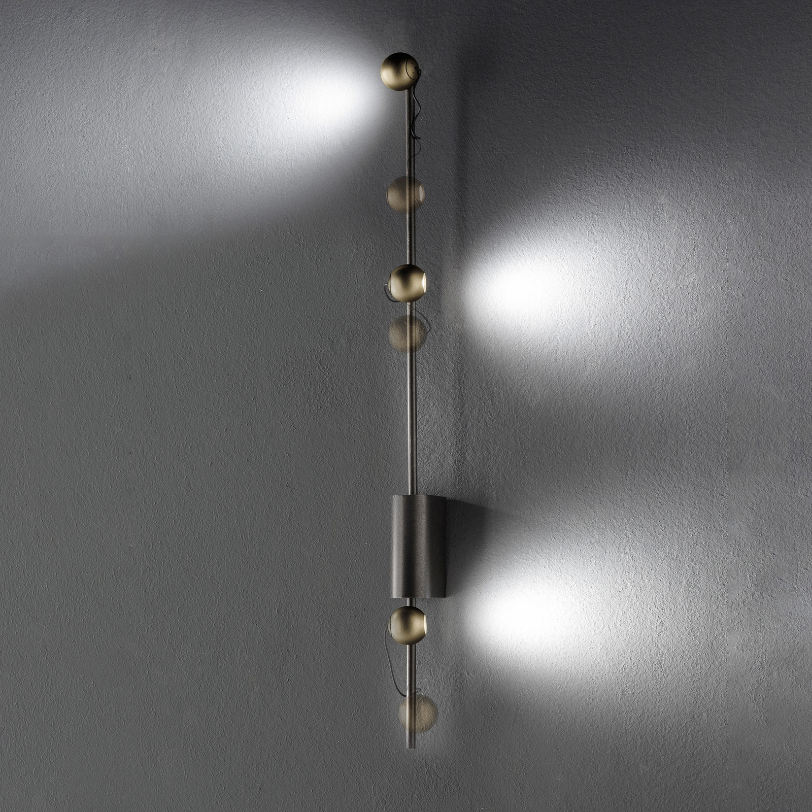 LED-vägglampa Magnetic C, brons/guld