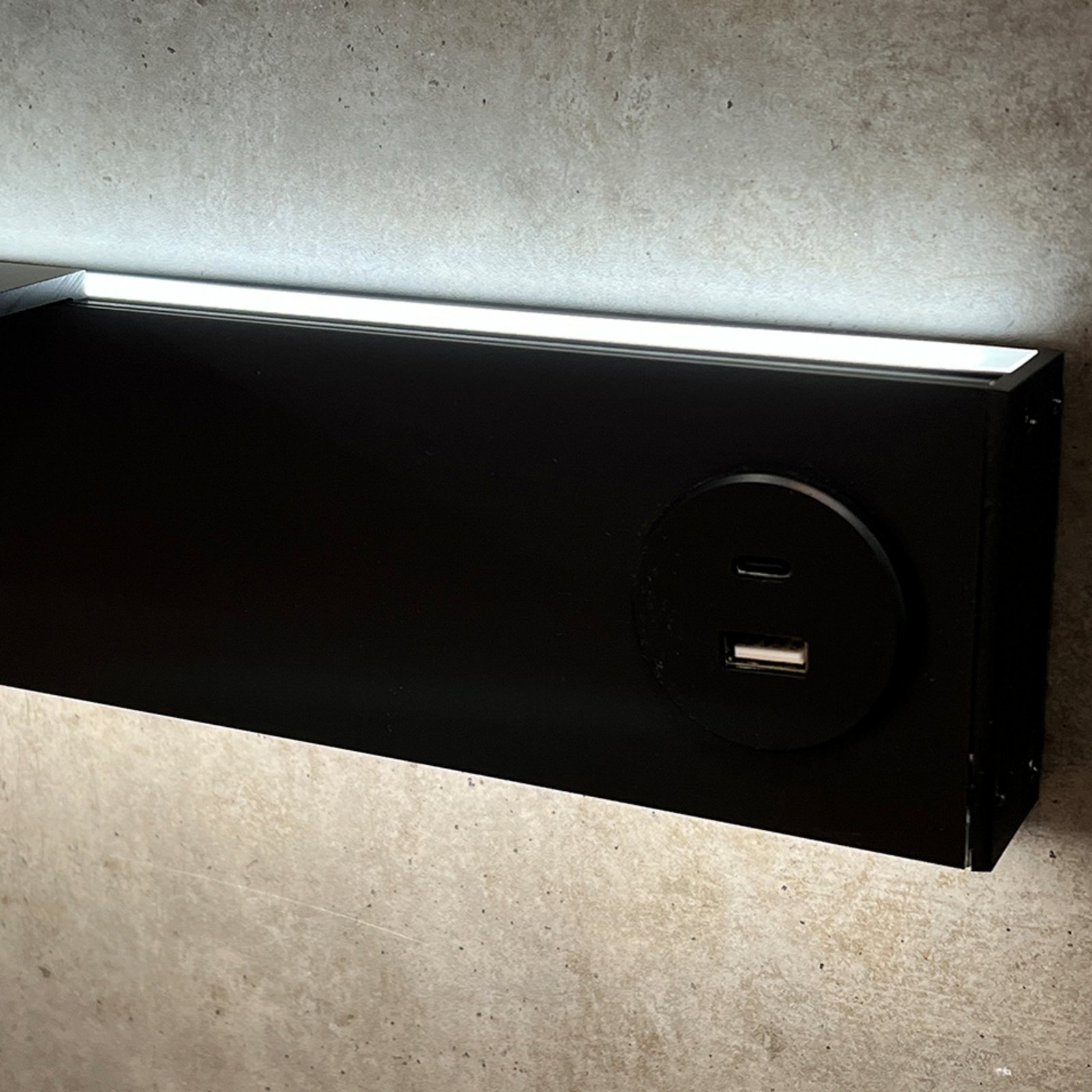 Aplique de pared LED Intero-Line, negro, 120 cm, aluminio, CCT arriba/abajo