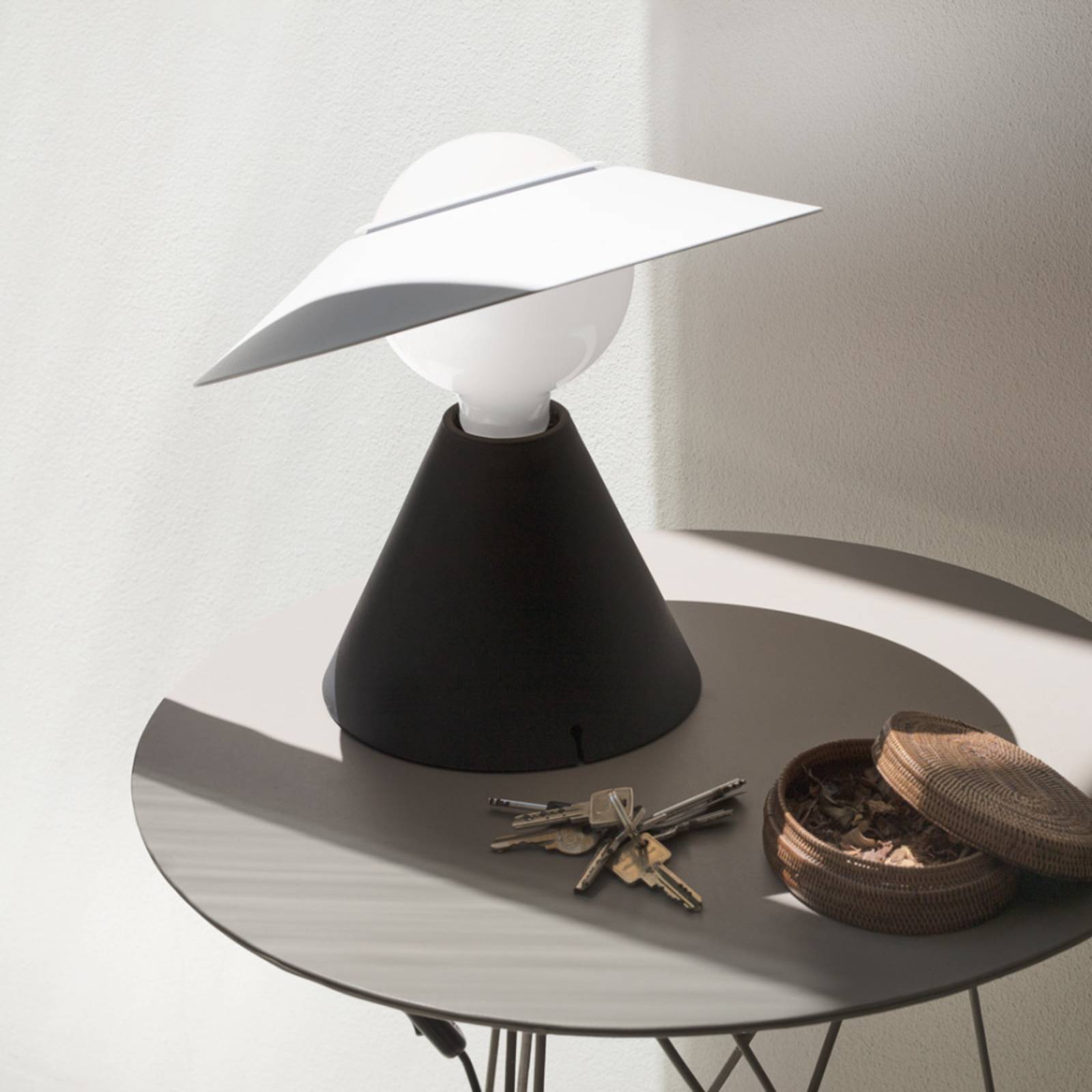 E-shop Stilnovo Fante stolová LED lampa, 2 700 K, čierna