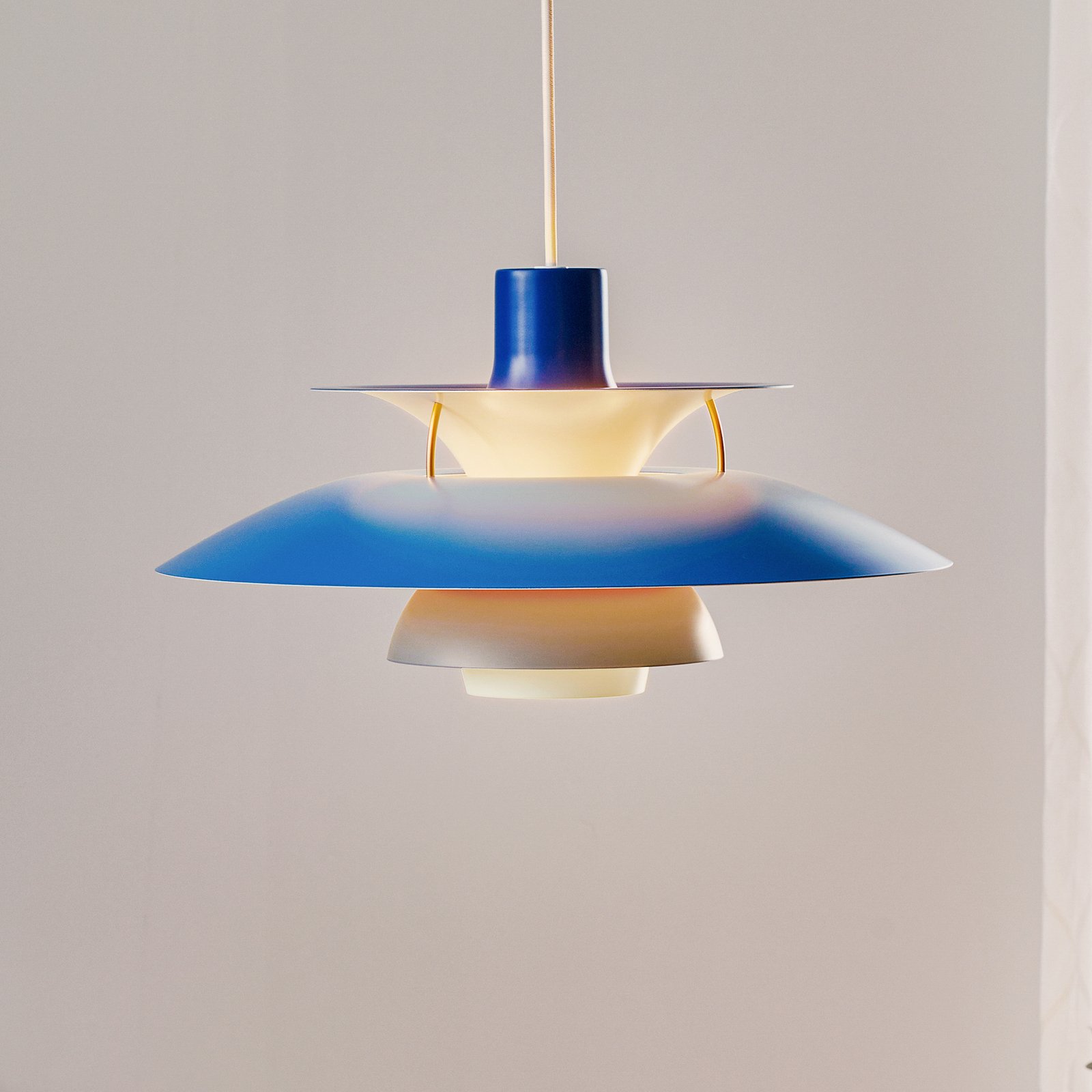 Louis Poulsen PH 5, designové závěsné světlo modré