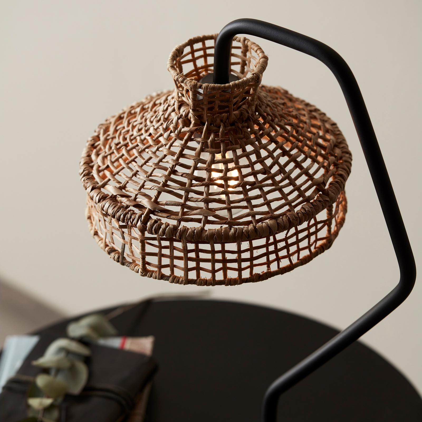 PR Home Loft table lamp, rattan lampshade