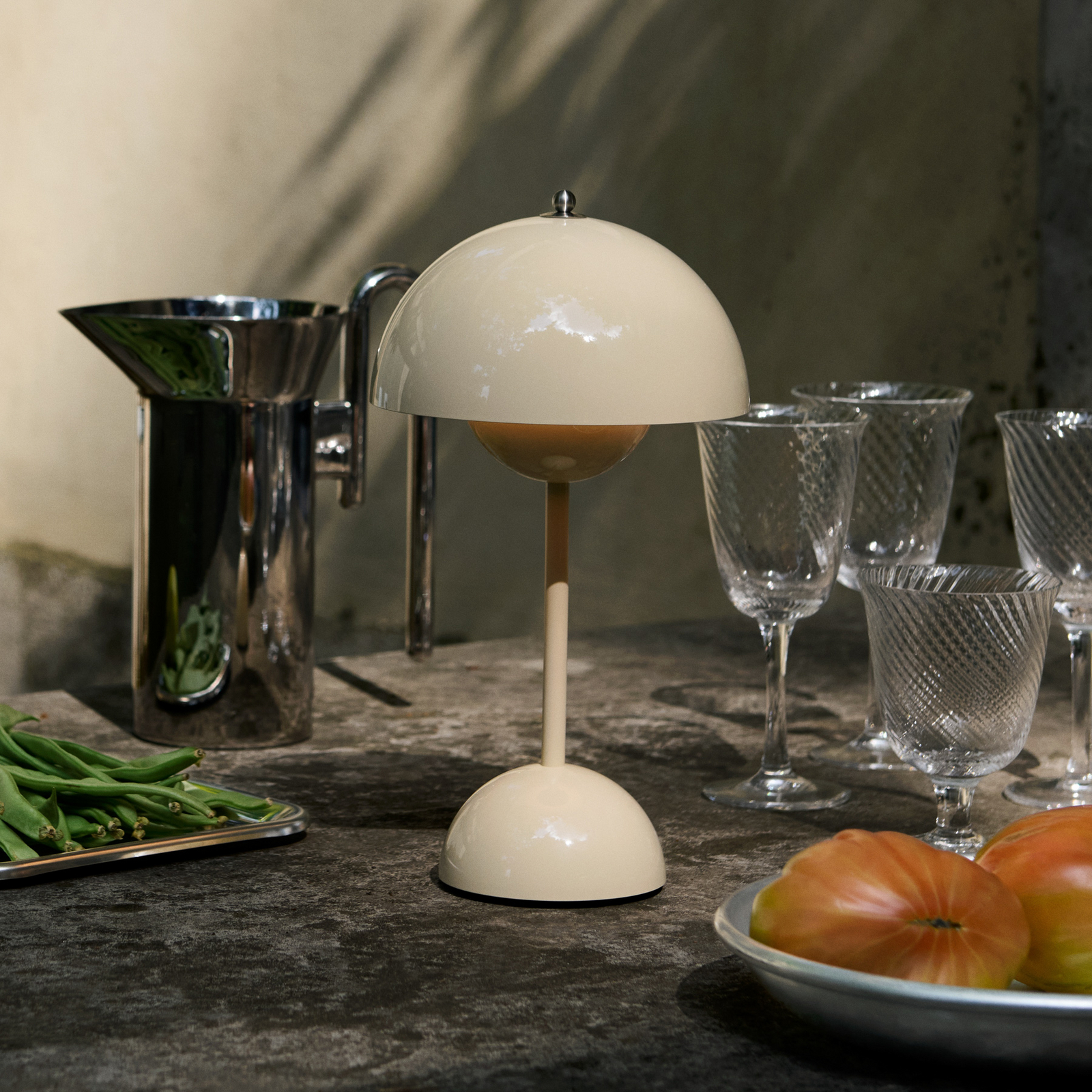 Flowerpot VP9 LED-Akku-Tischlampe, creme, IP44 - &TRADITION Flowerpot VP9 LED-Akku-Tischlampe, creme, IP44 - &TRADITION