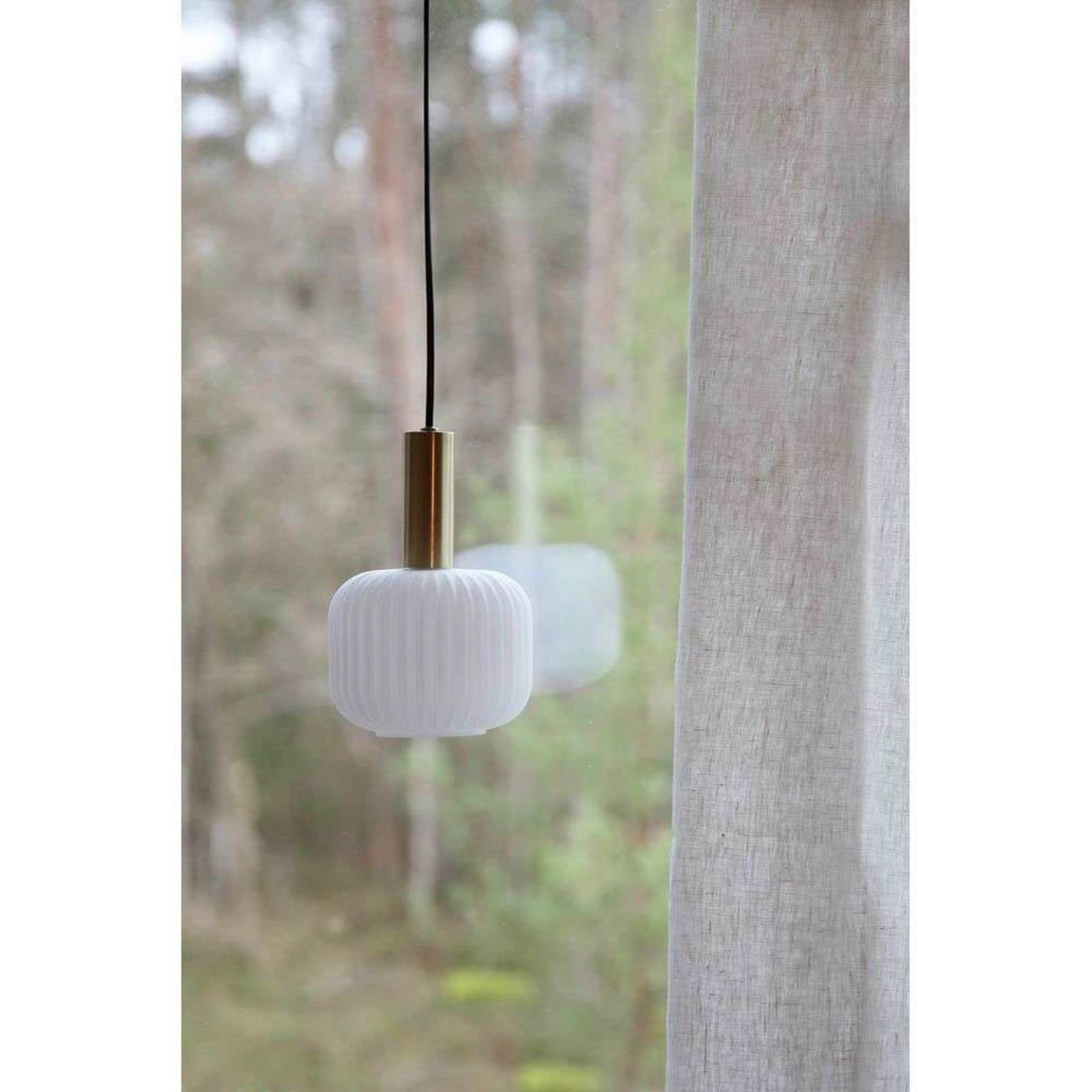 Sober Pendel Small Brushed Brass/White Markslöjd - Stue - Glas