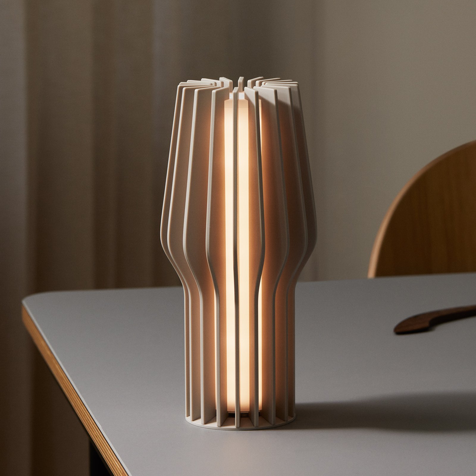 EVA Solo Lampe à poser LED rechargeable Radiant, beige, caoutchouc, IP44