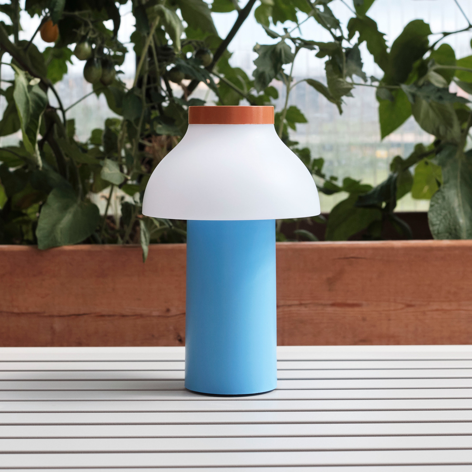 PC Portable Lampe de Table Sky Blue - HAY