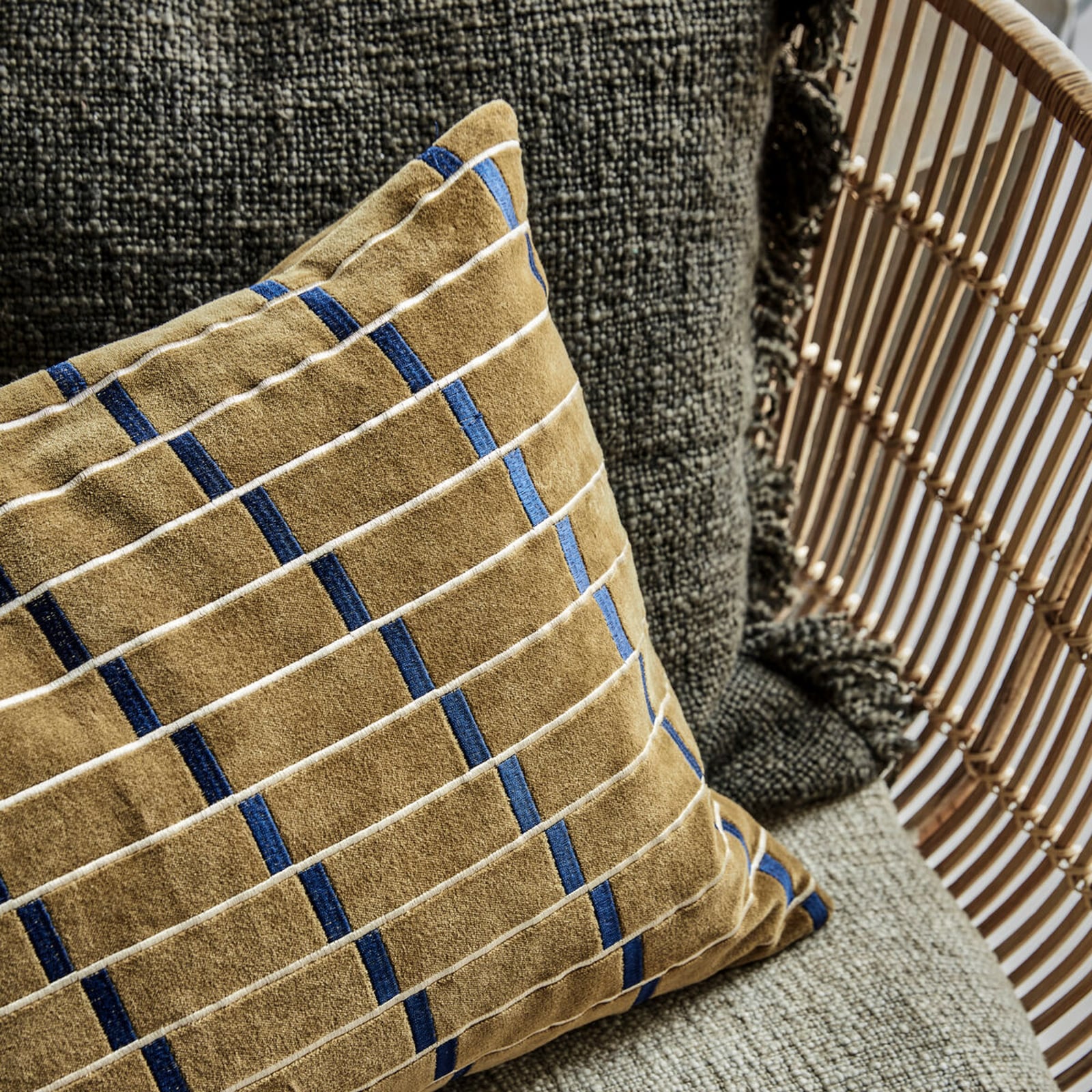 Fodera per cuscino HDGona, color ambra, ricamata, 60x40 cm - House Doctor