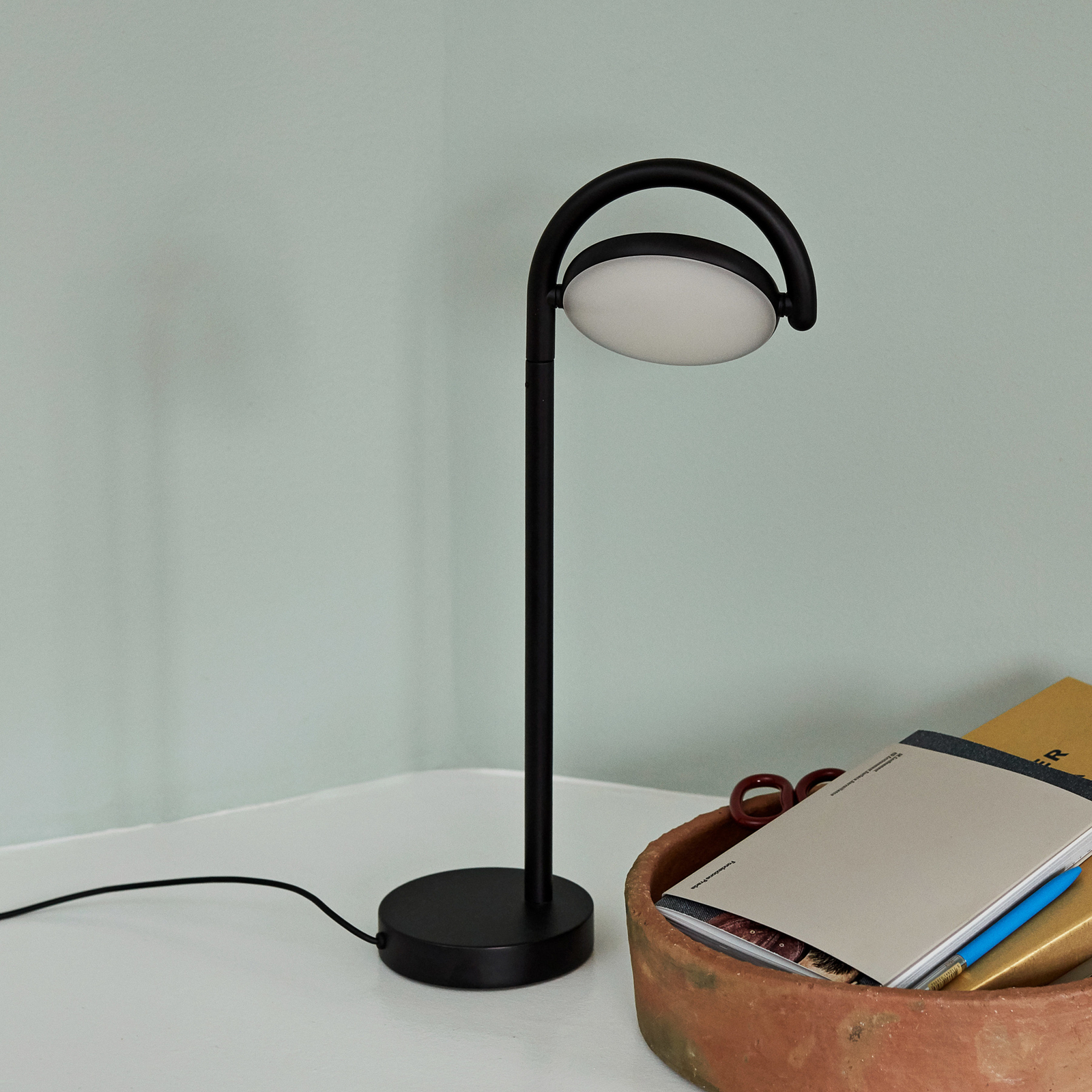 HAY Marselis lámpara de mesa LED ajustable, negro
