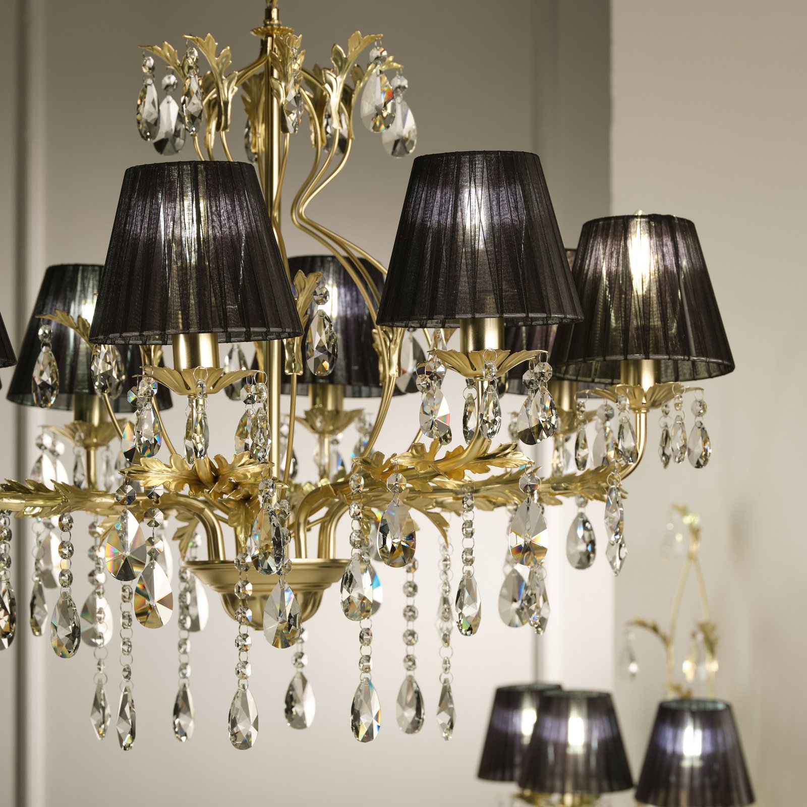 Kare 8-bulb chandelier gold/black